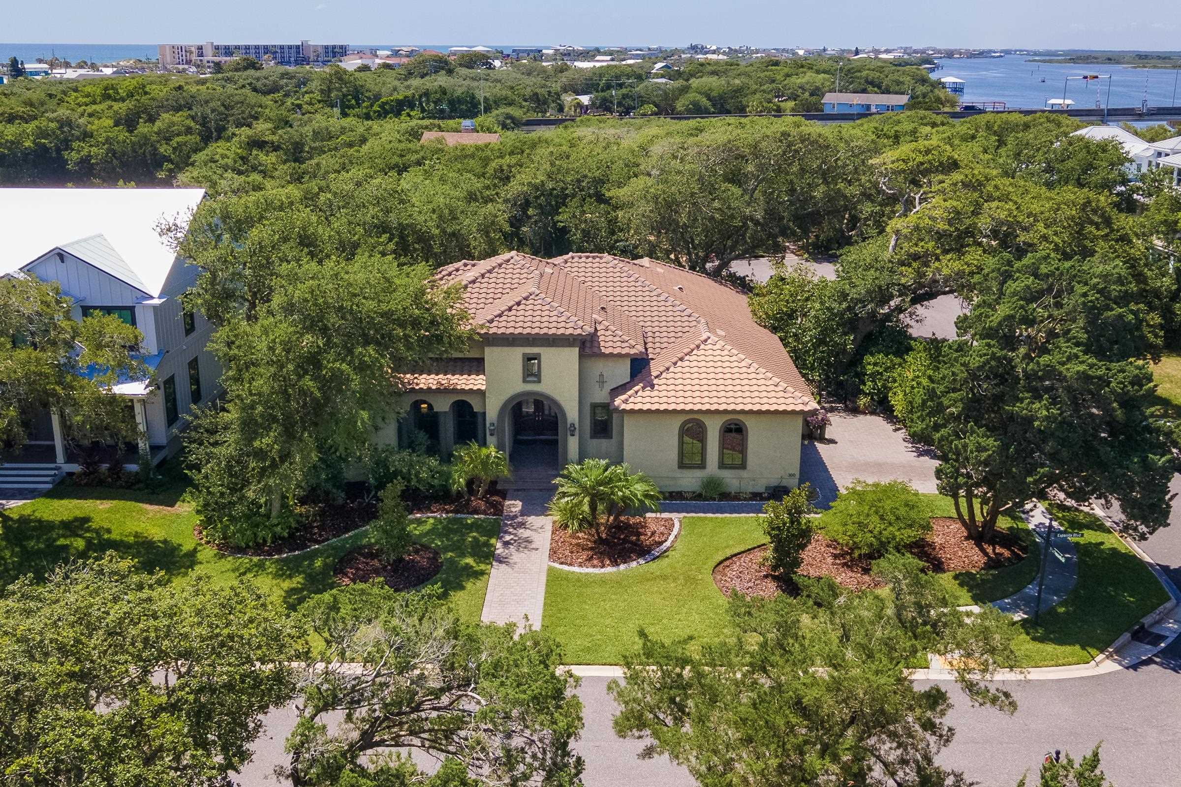 Image 4 of 58 For 300 La Crescenta Drive S