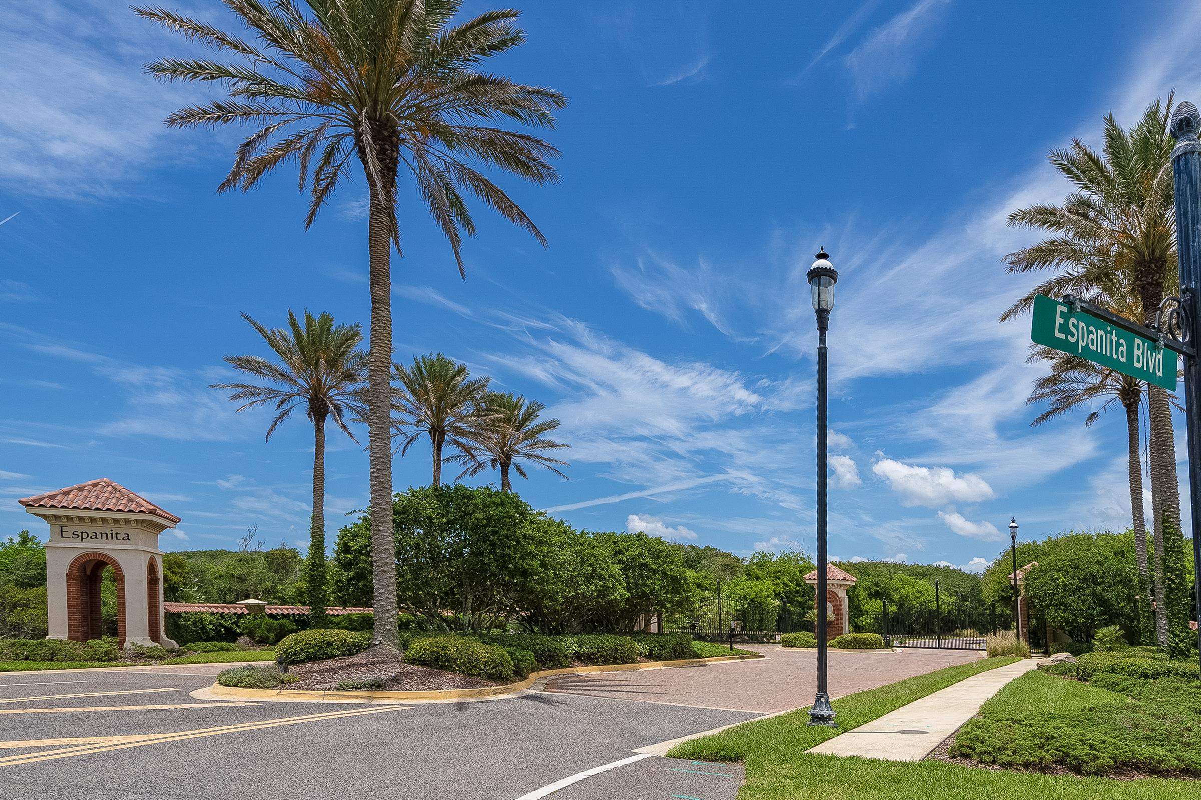 Image 5 of 58 For 300 La Crescenta Drive S