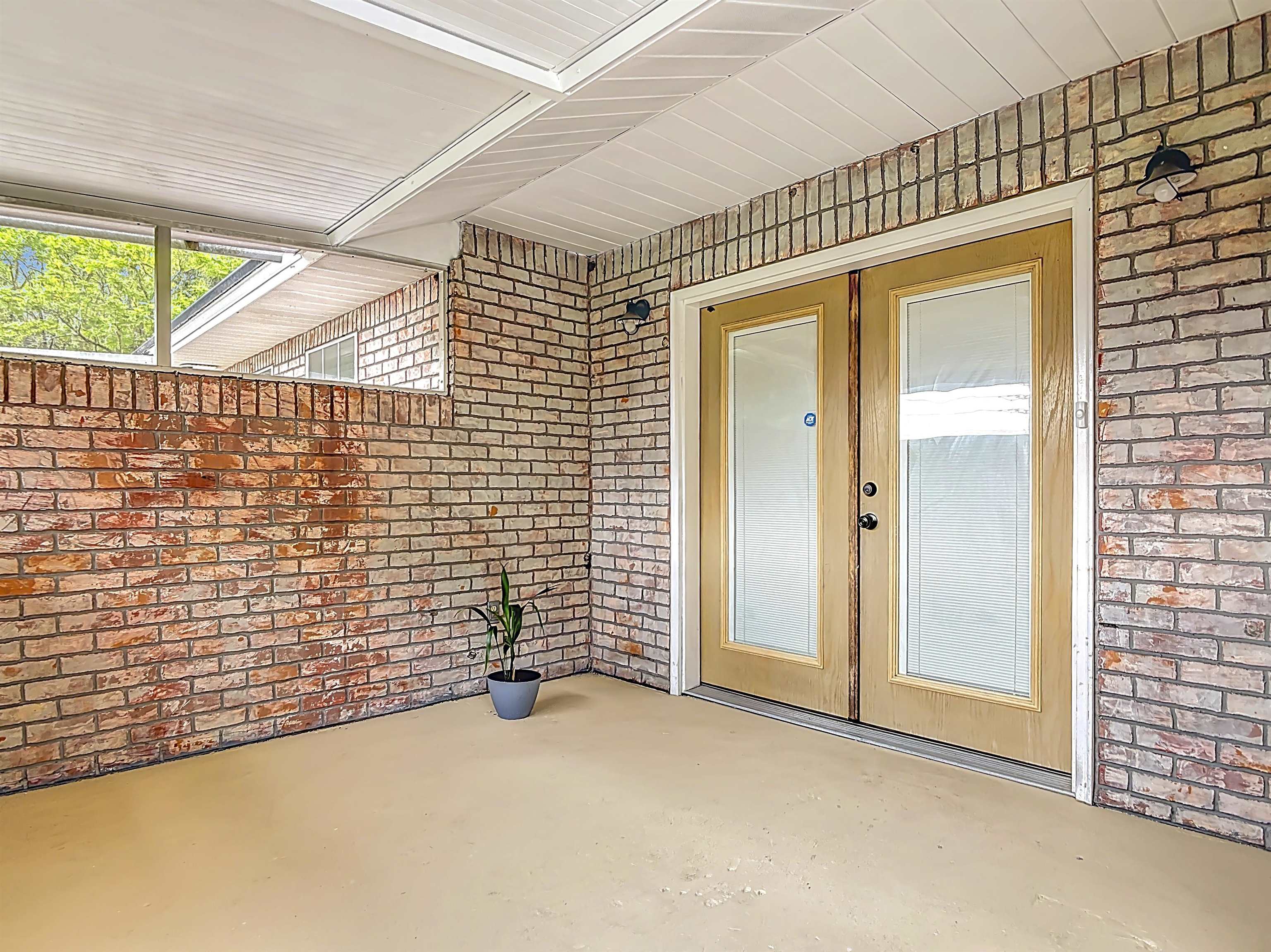 Image 18 of 85 For 327 Union Ave