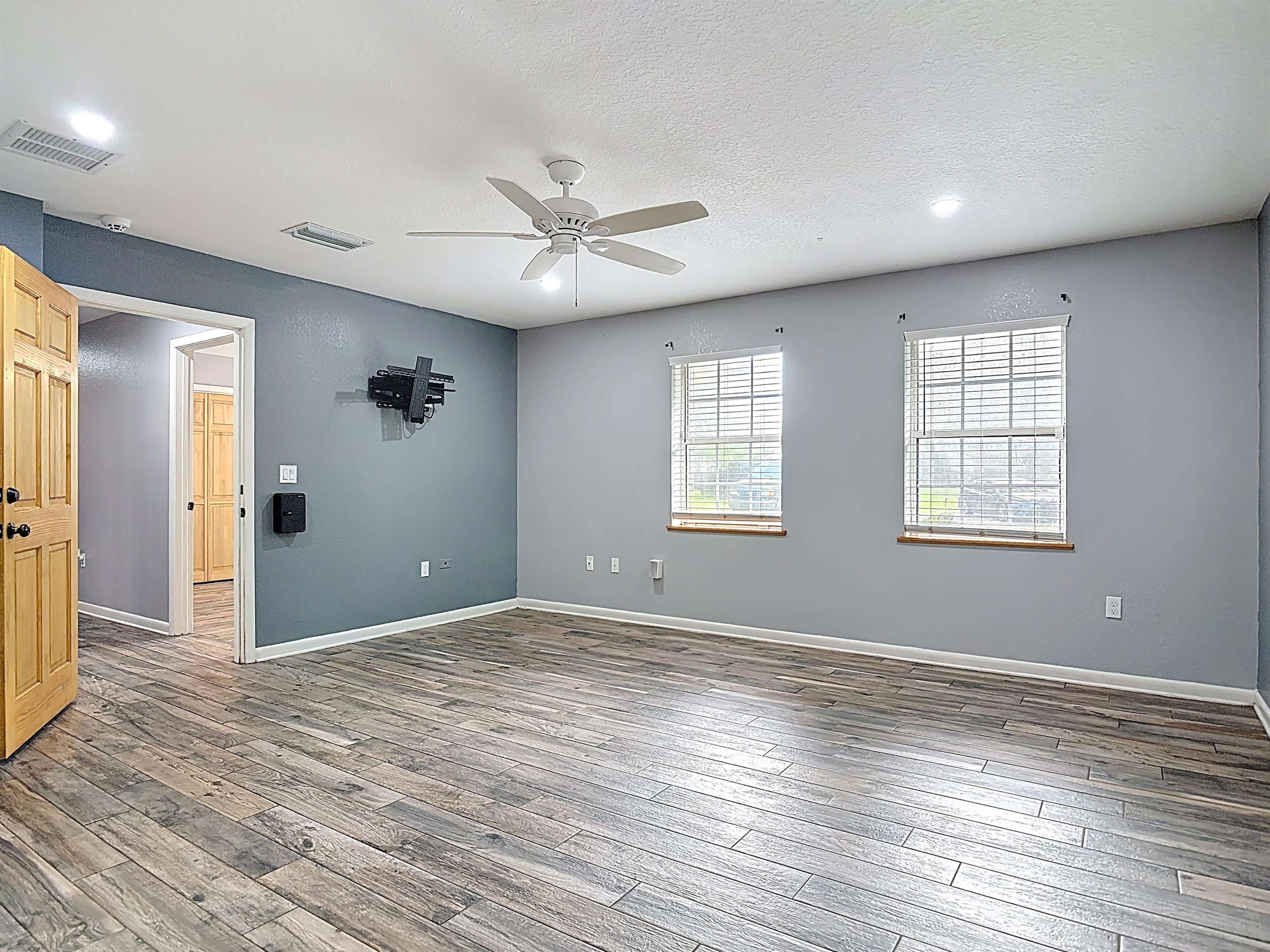 Image 40 of 85 For 327 Union Ave