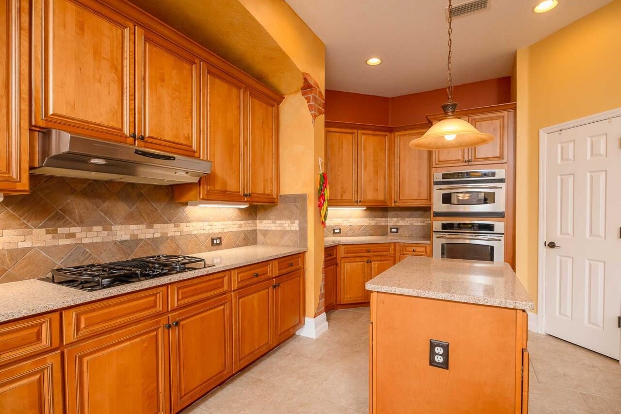 Image 26 of 73 For 167 La Mesa Dr