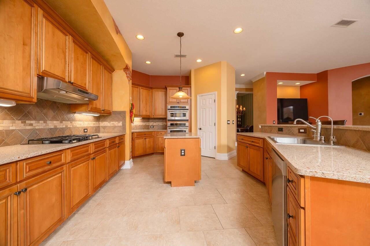 Image 27 of 73 For 167 La Mesa Dr