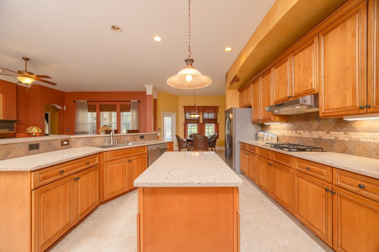 Image 30 of 73 For 167 La Mesa Dr