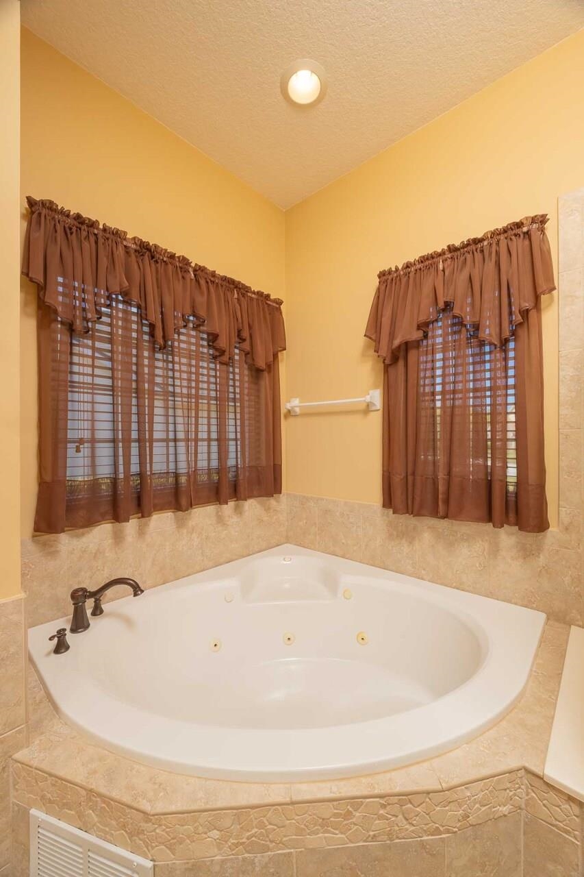 Image 53 of 73 For 167 La Mesa Dr