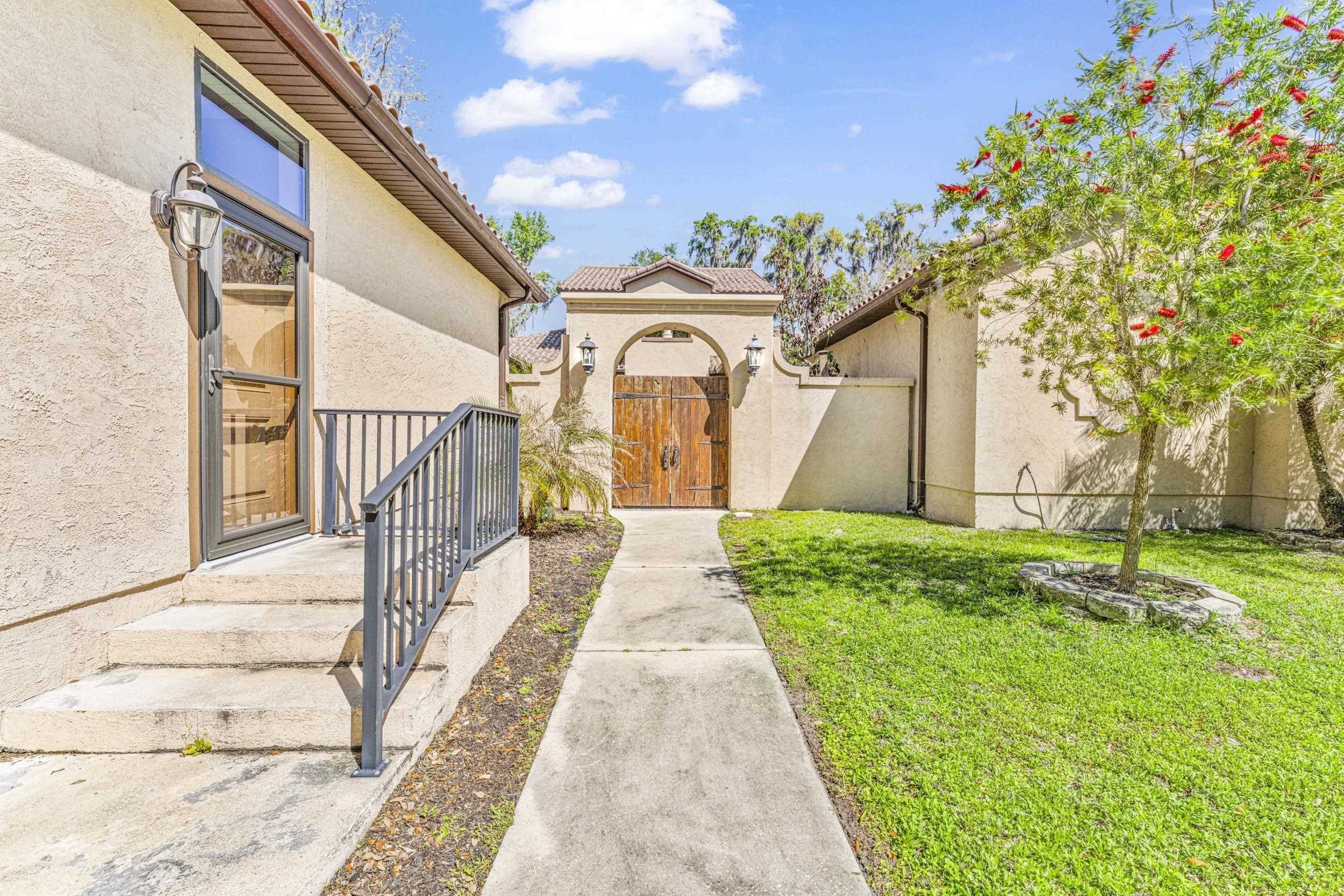 Image 4 of 65 For 530 Clifton Rd.