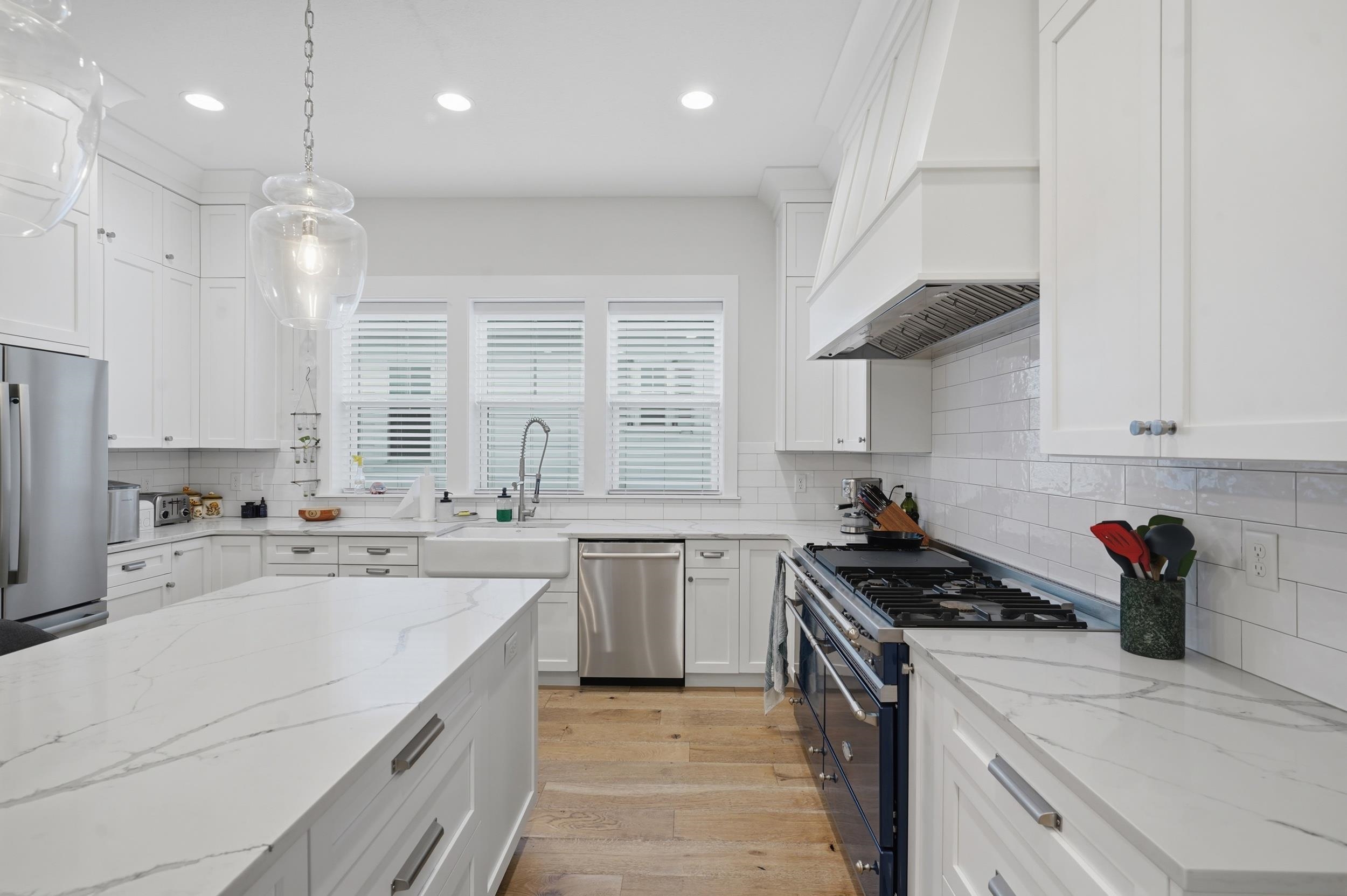 Image 18 of 34 For 240 Ridgeway Rd