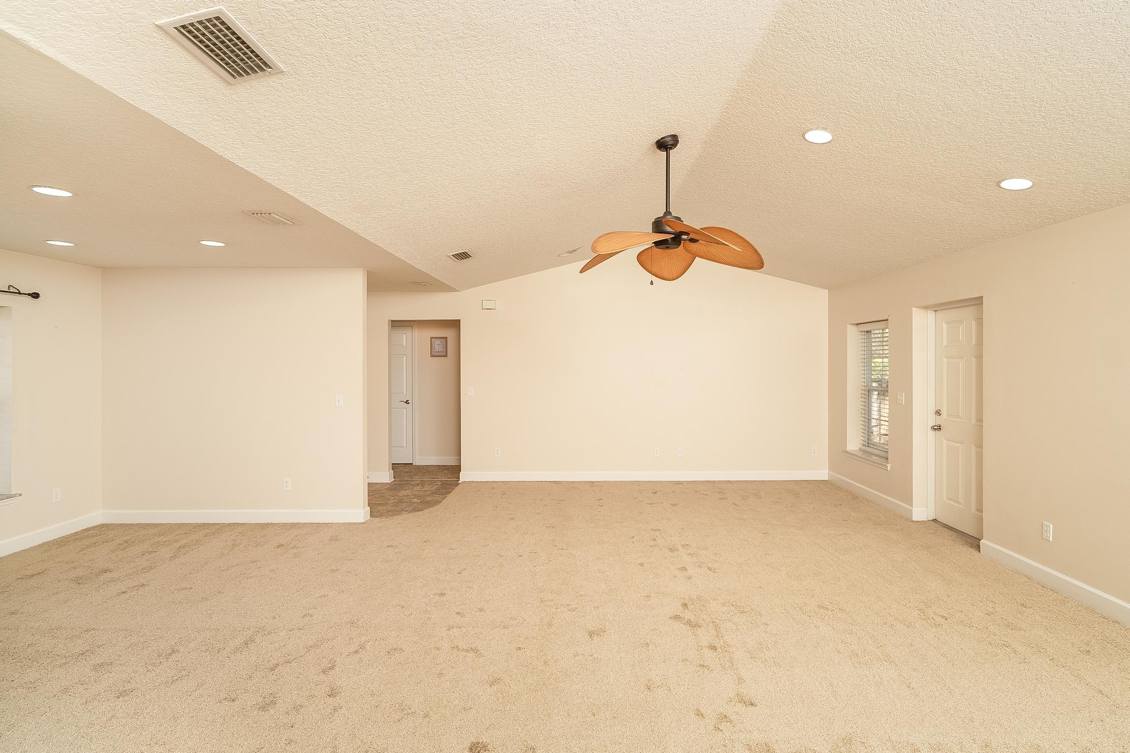 Image 19 of 61 For 4040 Red Pine Ln