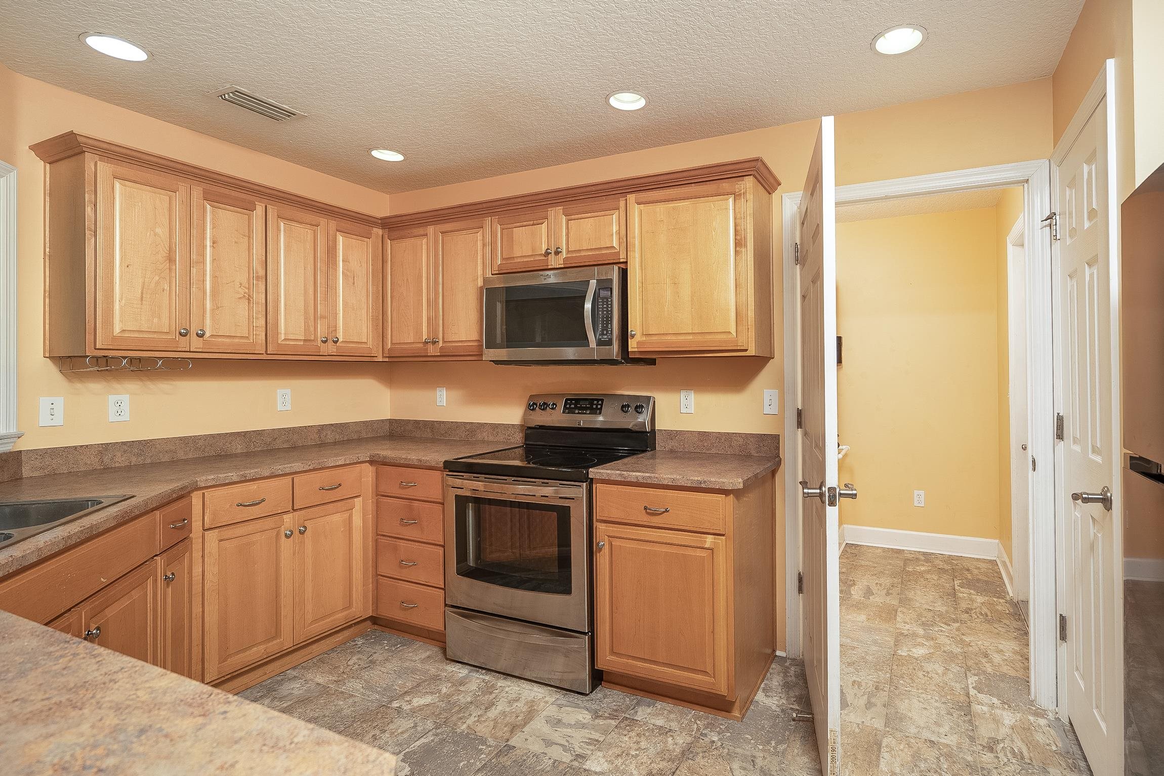 Image 23 of 61 For 4040 Red Pine Ln