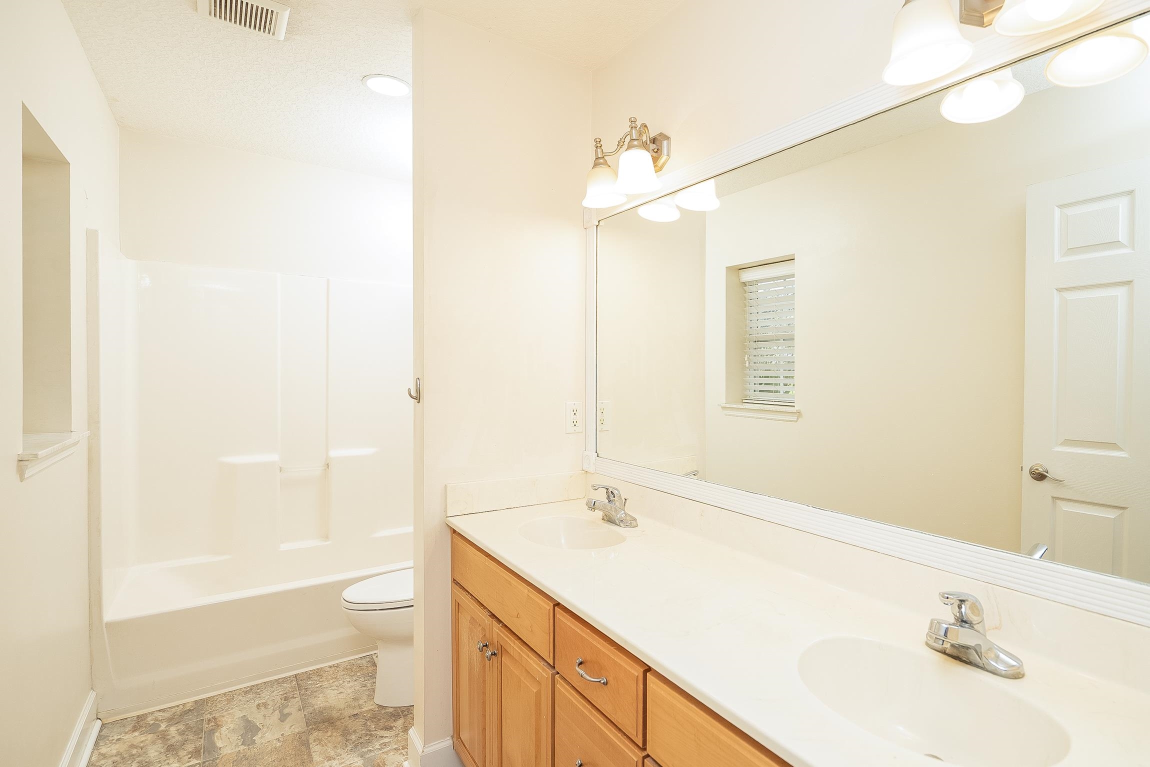 Image 30 of 61 For 4040 Red Pine Ln