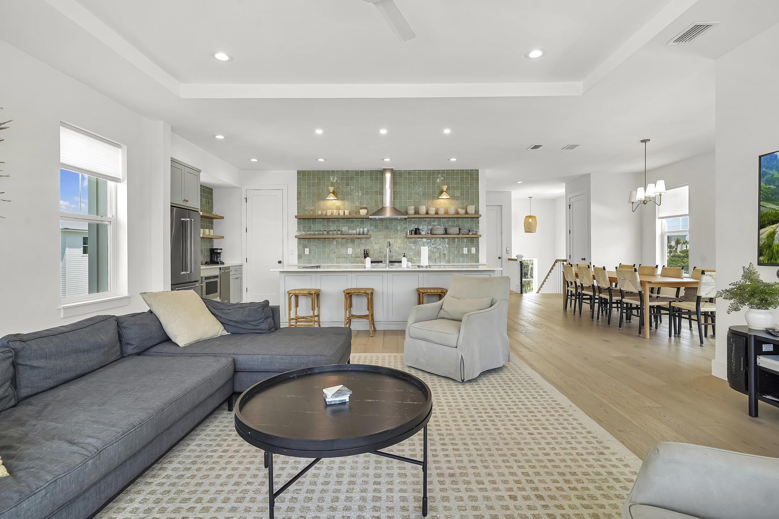 Image 14 of 59 For 104 7th St  