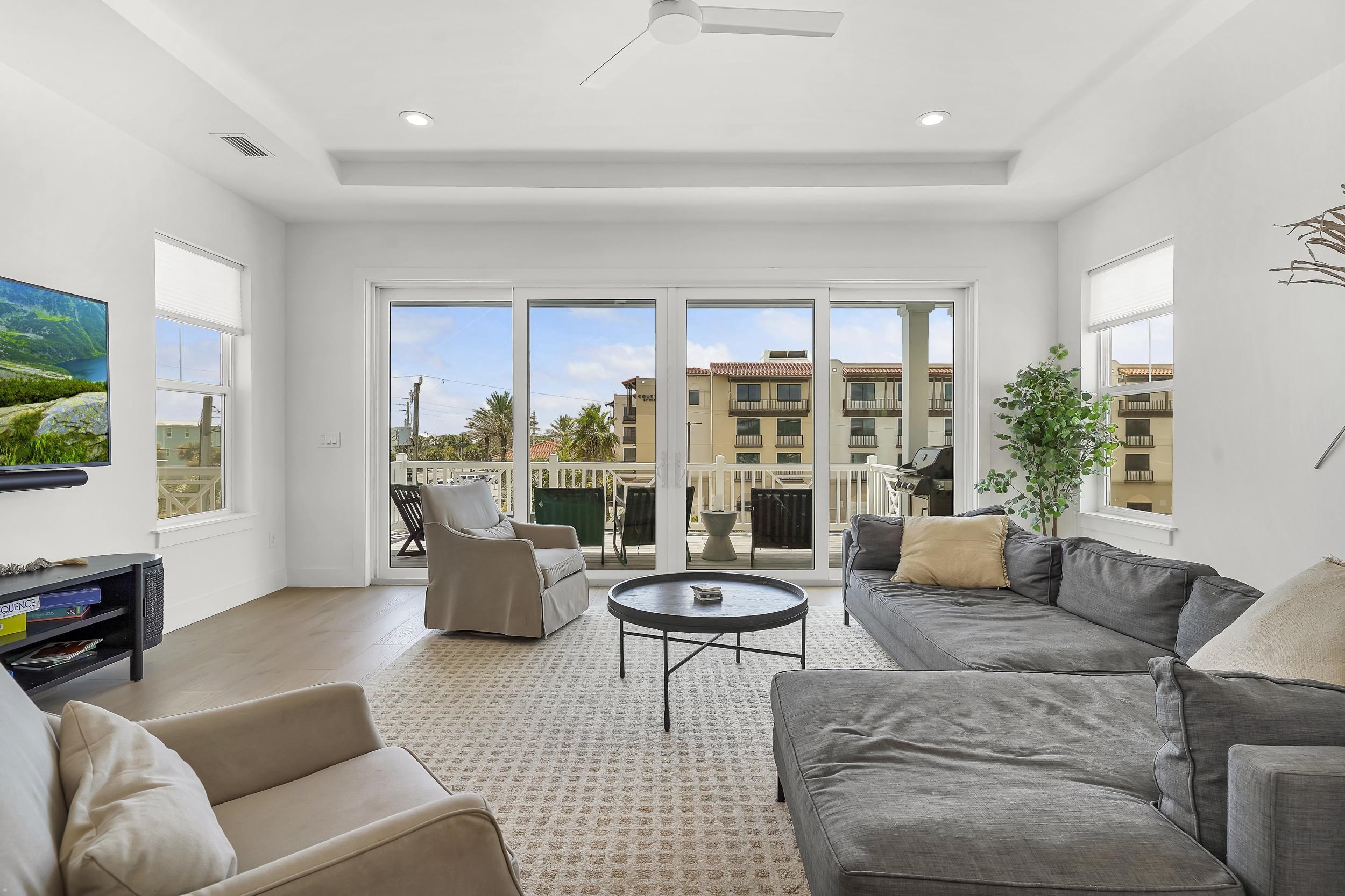 Image 16 of 59 For 104 7th St  
