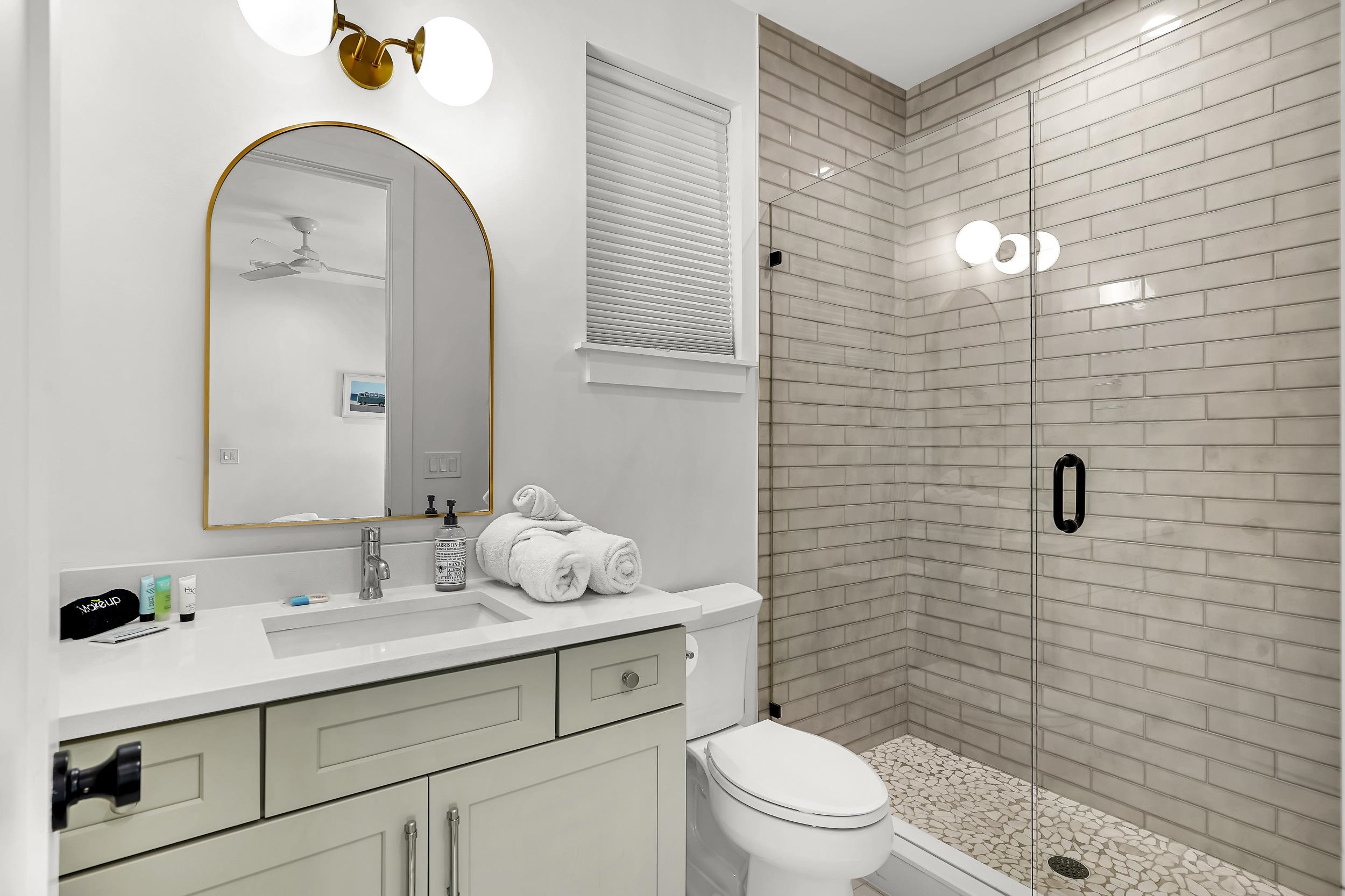 Image 33 of 59 For 104 7th St  