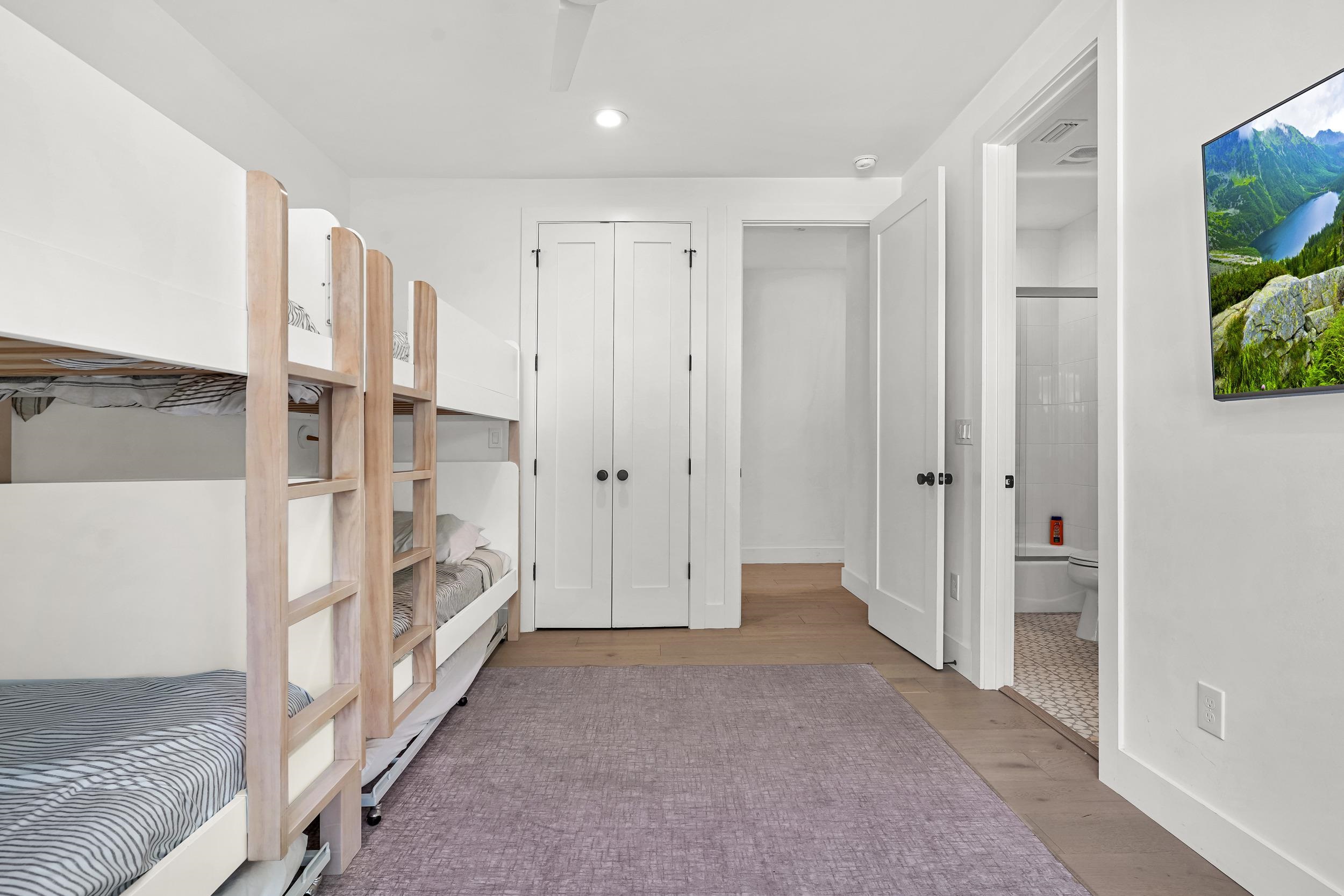 Image 36 of 59 For 104 7th St  