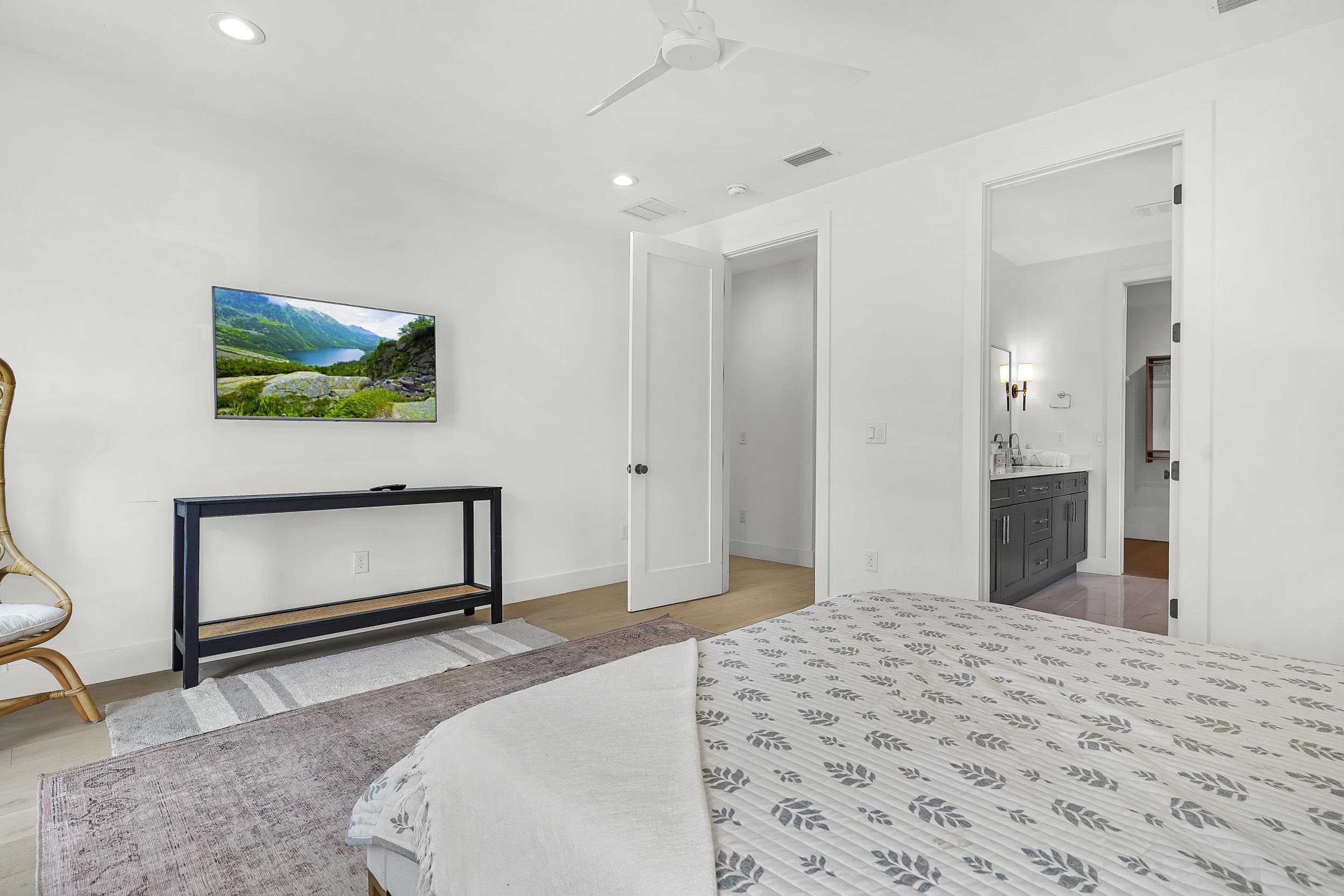 Image 40 of 59 For 104 7th St  