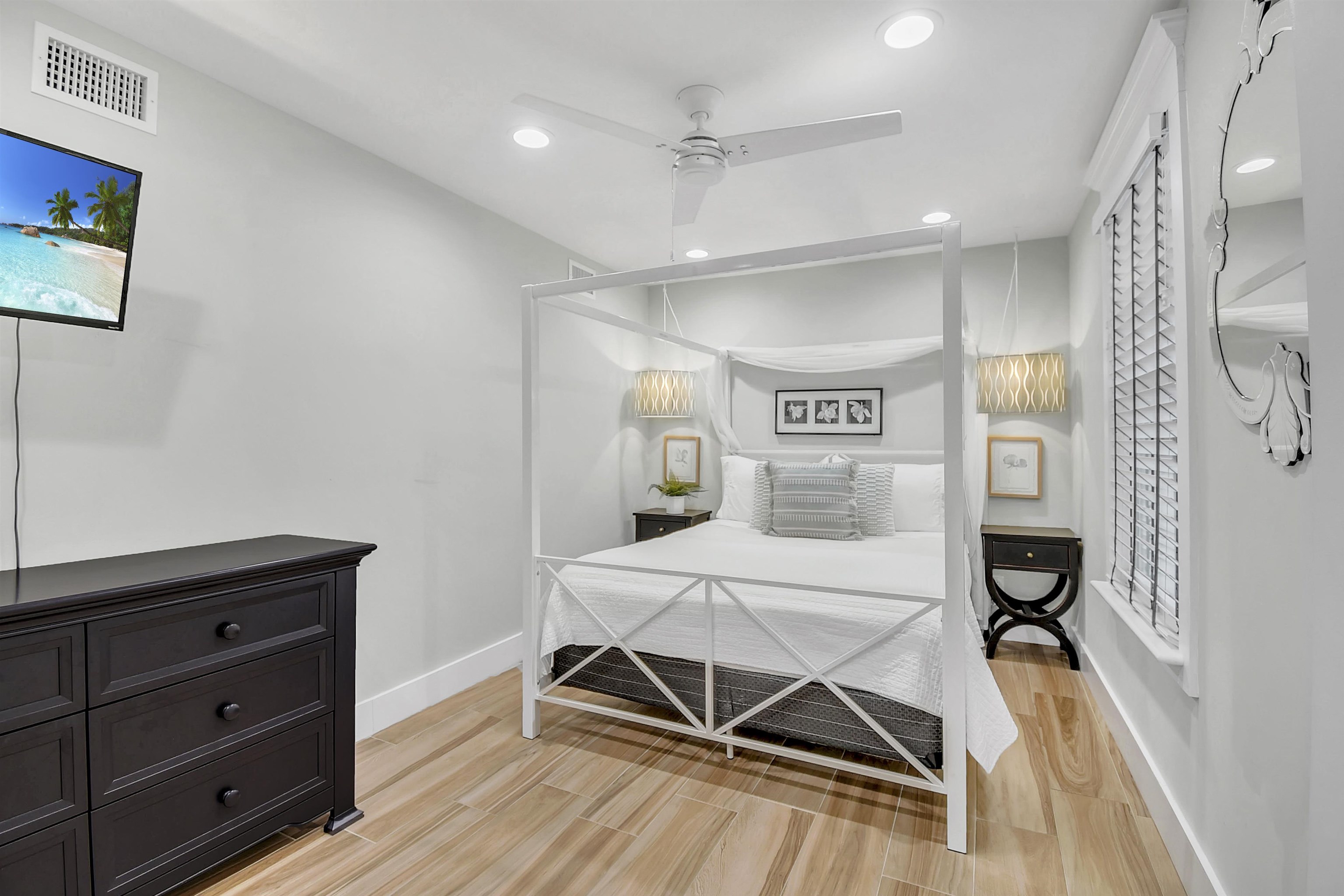 Image 21 of 75 For 9 Sevilla Street