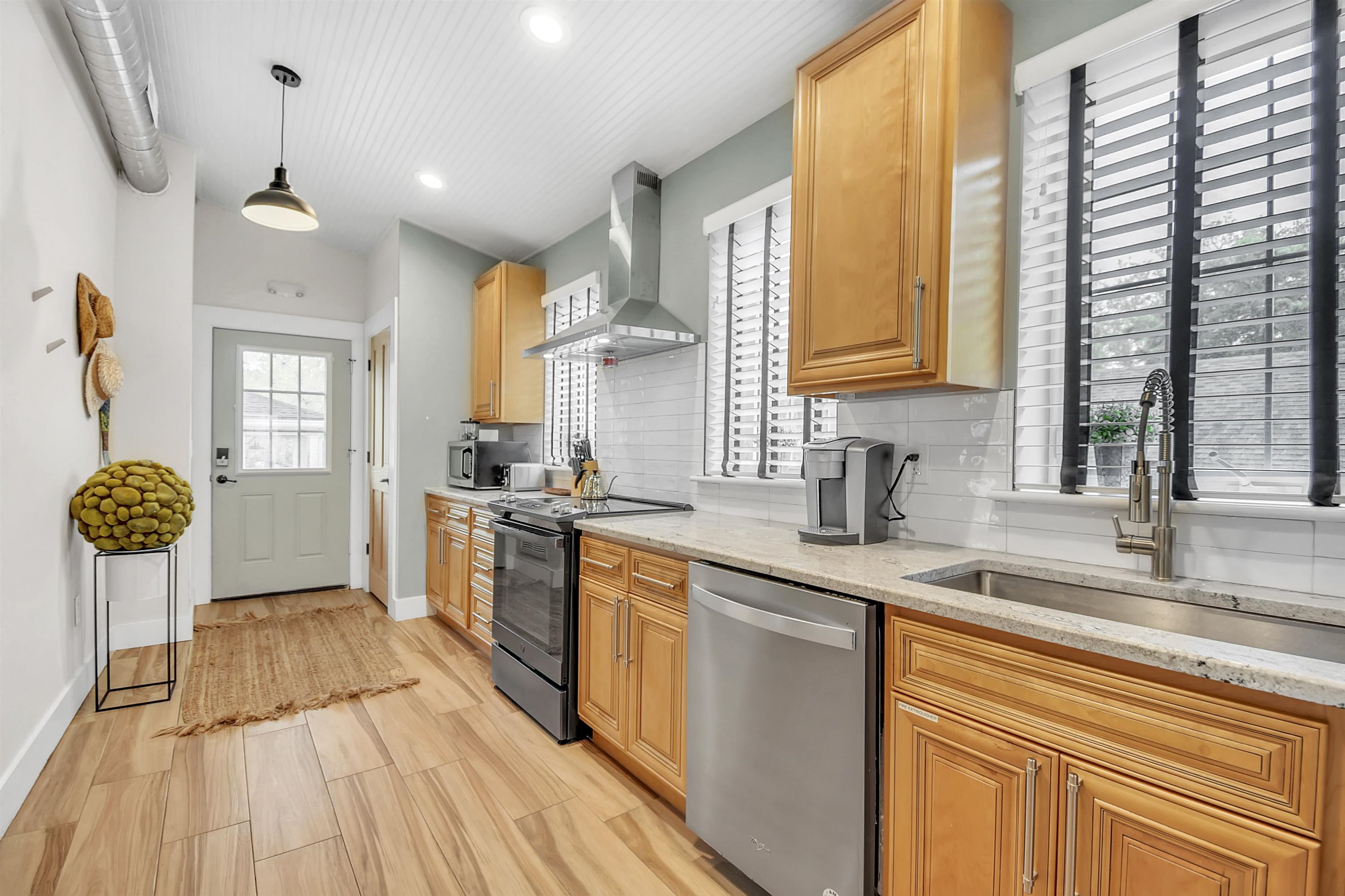 Image 36 of 75 For 9 Sevilla Street