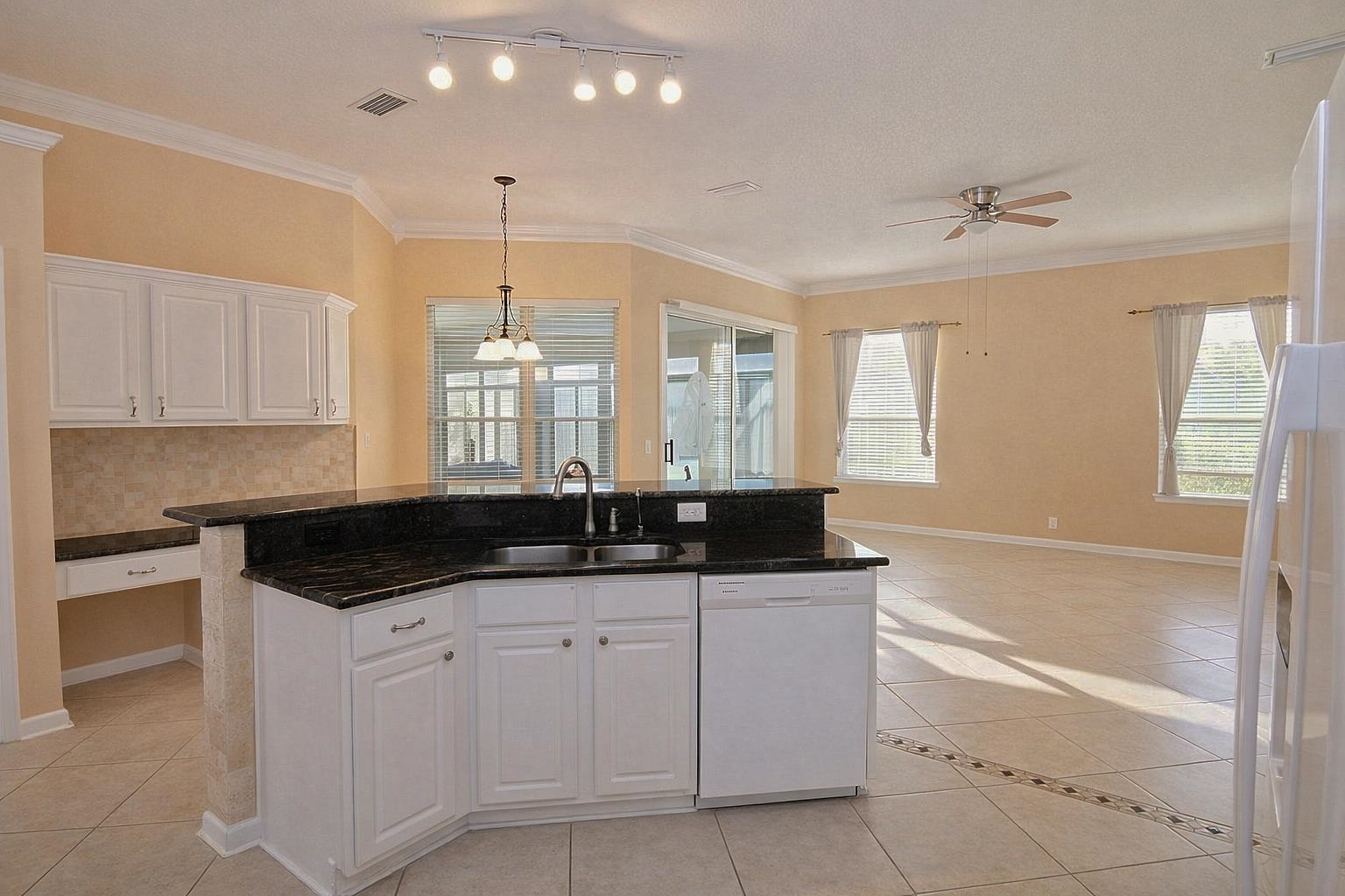 Image 12 of 32 For 212 Whisper Ridge Dr