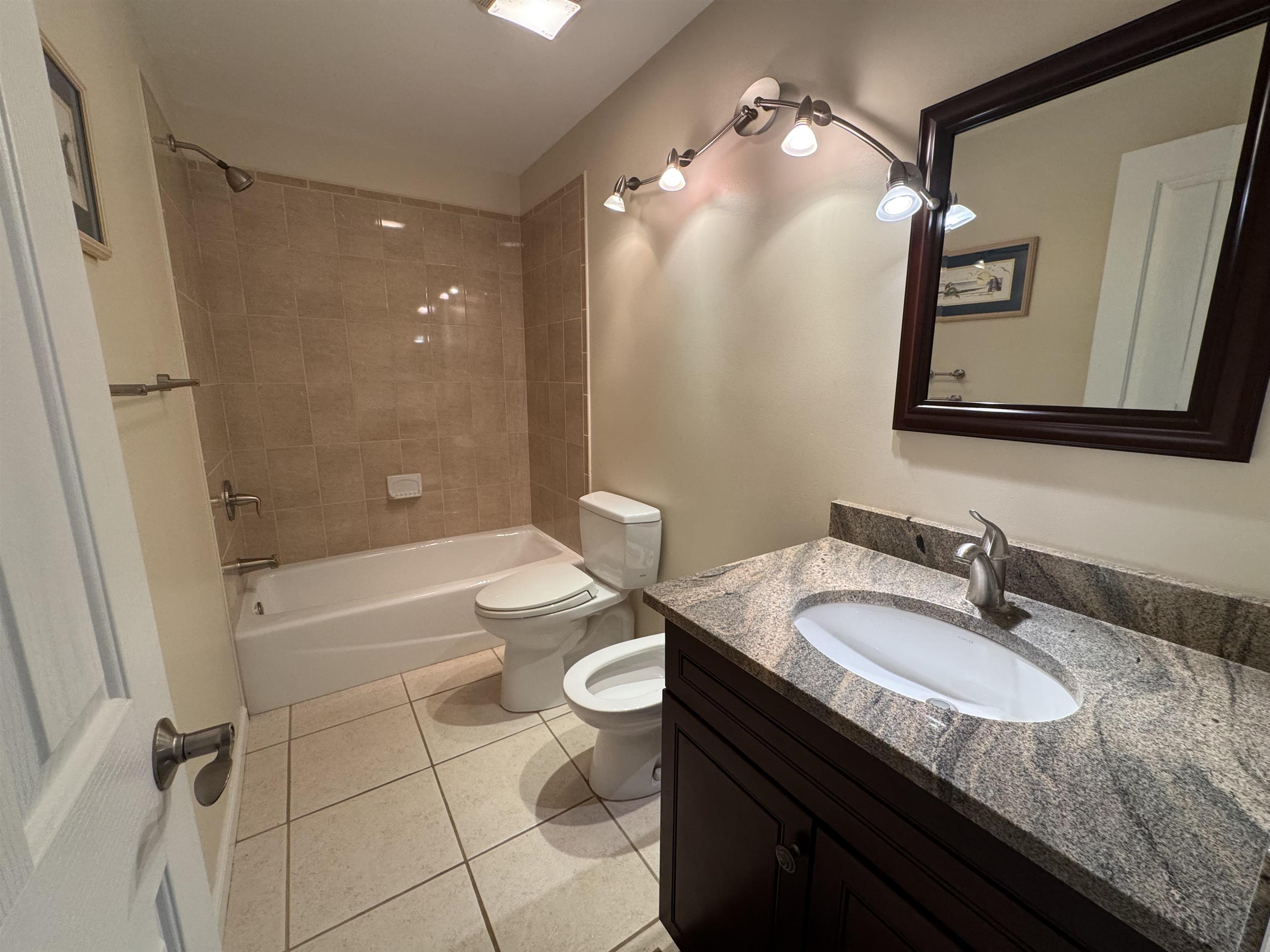 Image 18 of 20 For 77 Village Del Lago Cir