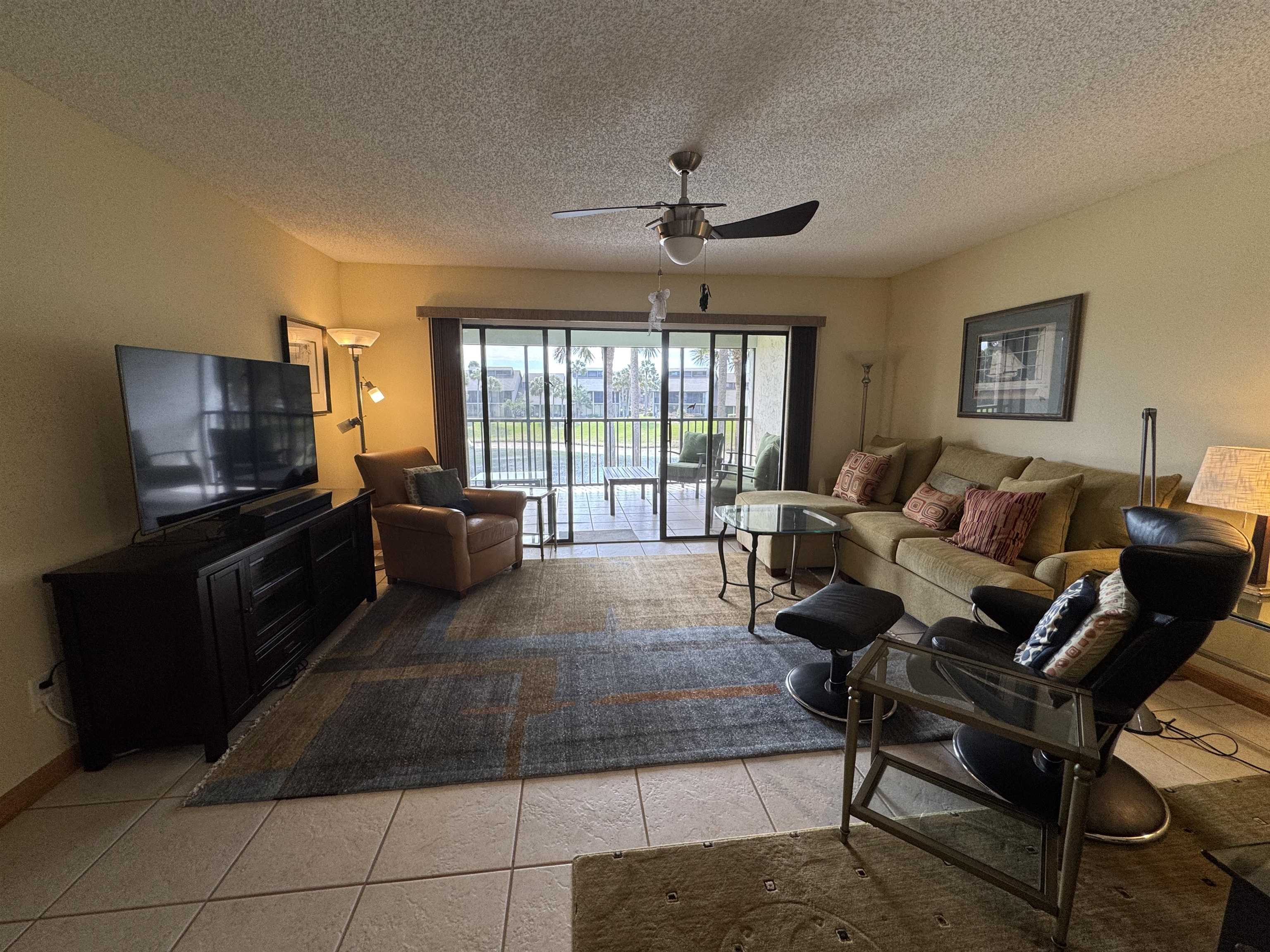 Image 4 of 20 For 77 Village Del Lago Cir