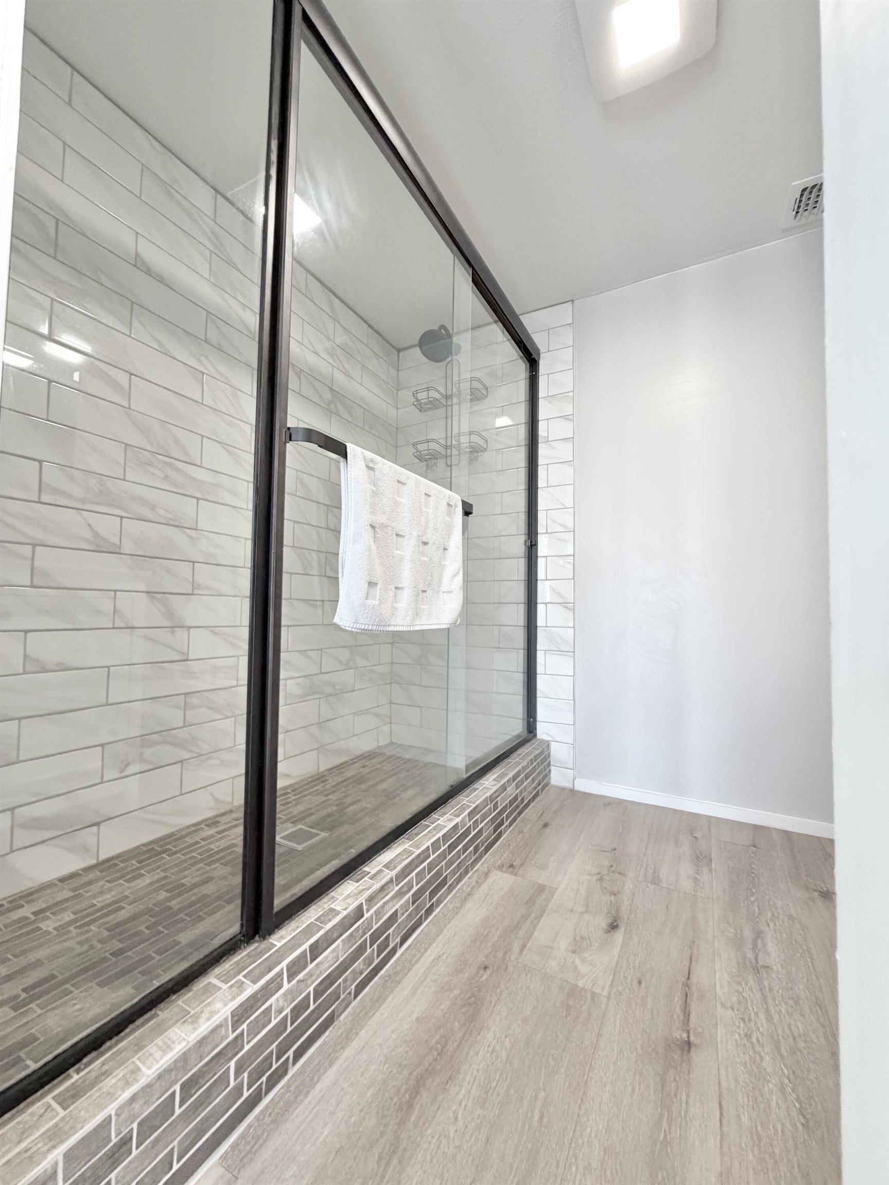 Image 24 of 49 For 457 A1a N  