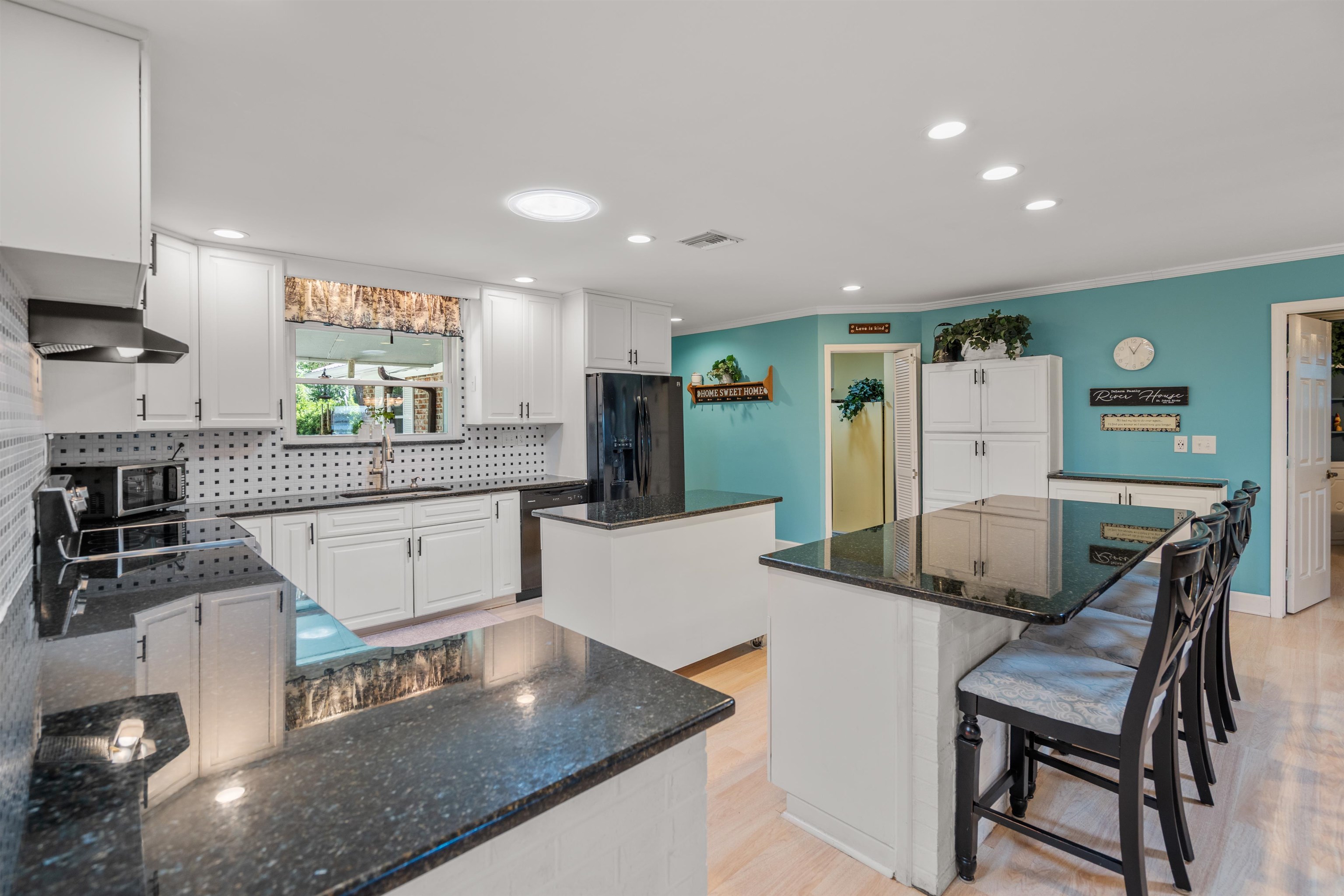 Image 10 of 60 For 8333 Colee Cove Rd