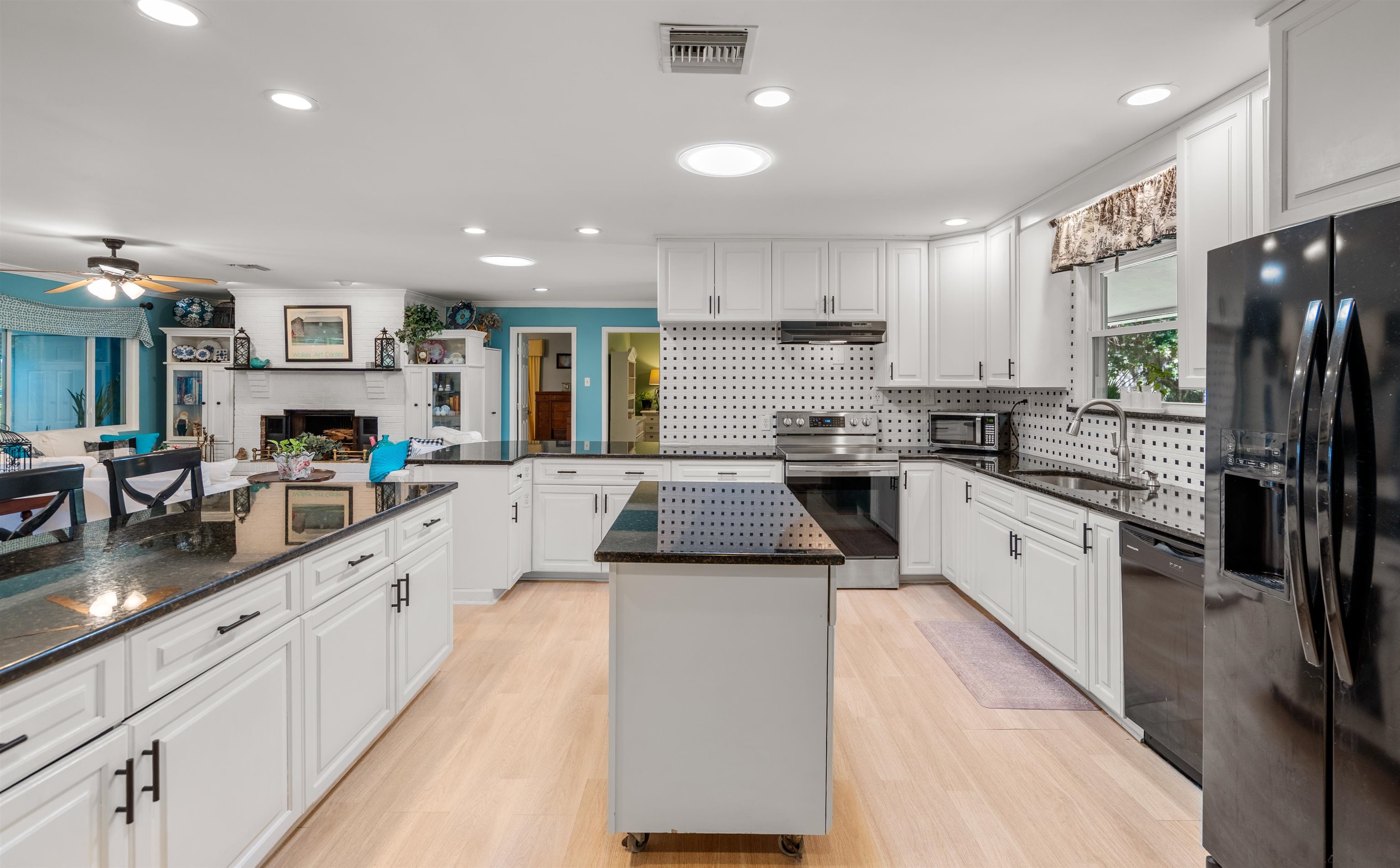 Image 12 of 60 For 8333 Colee Cove Rd