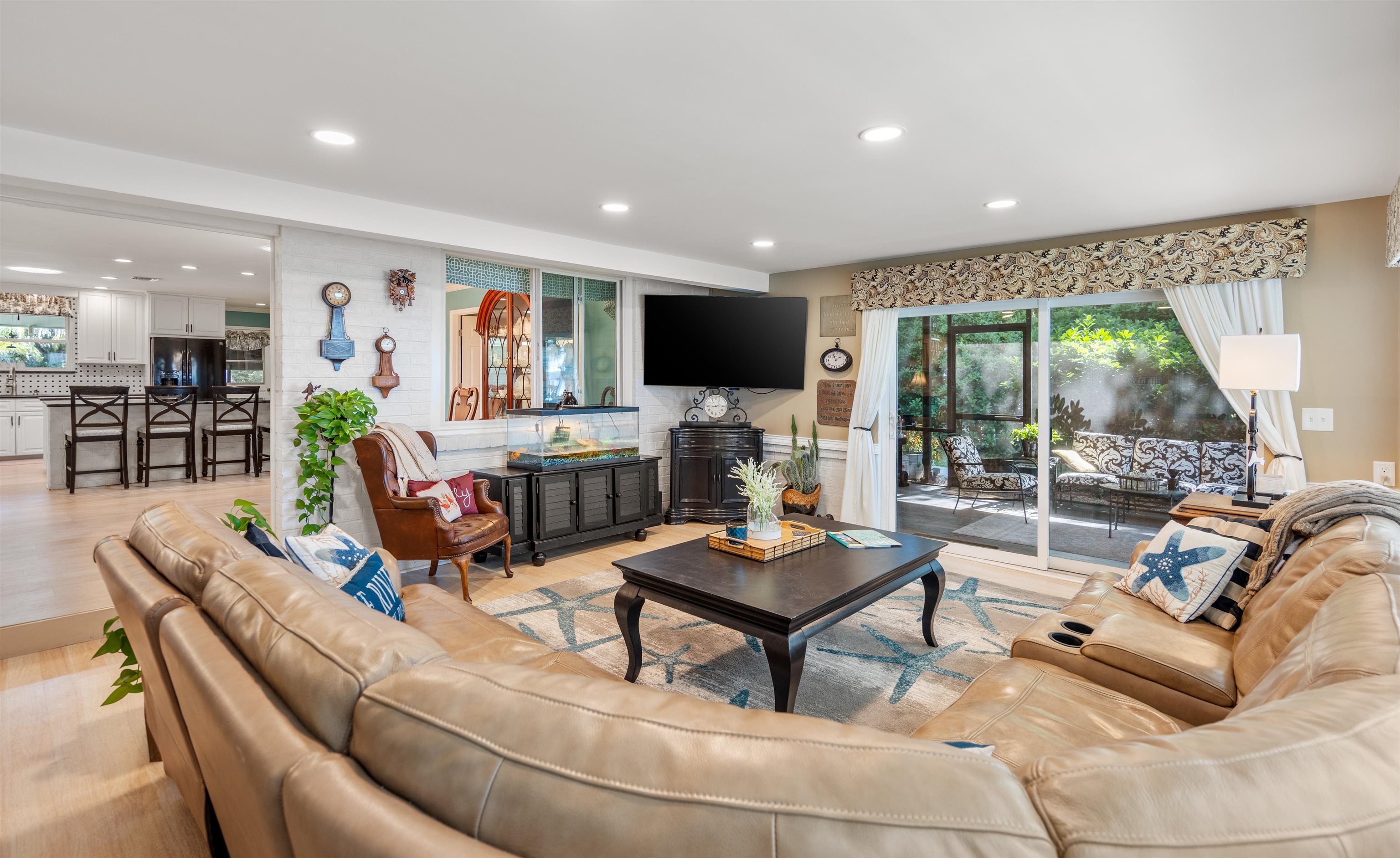 Image 22 of 60 For 8333 Colee Cove Rd