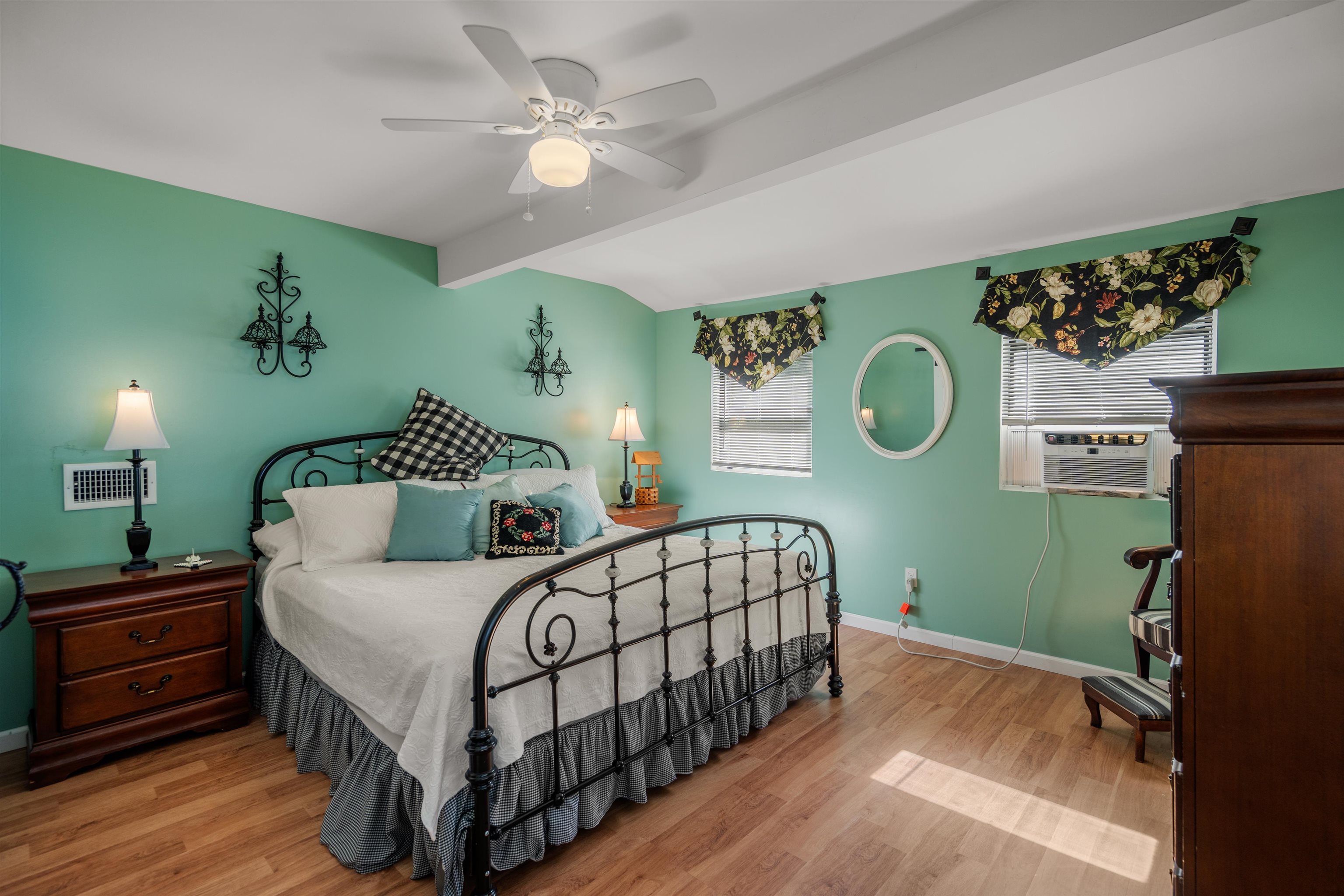 Image 31 of 60 For 8333 Colee Cove Rd