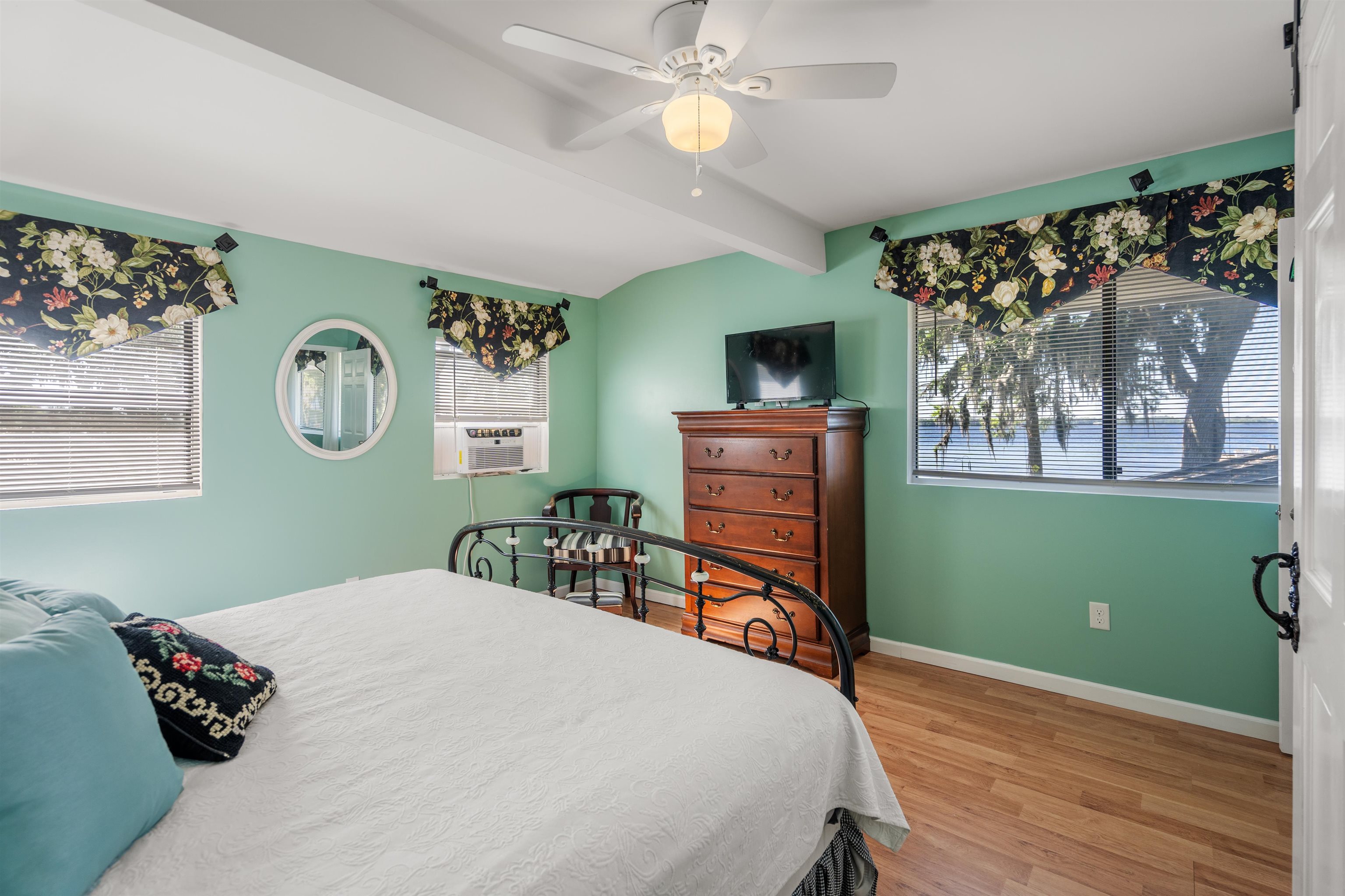 Image 32 of 60 For 8333 Colee Cove Rd