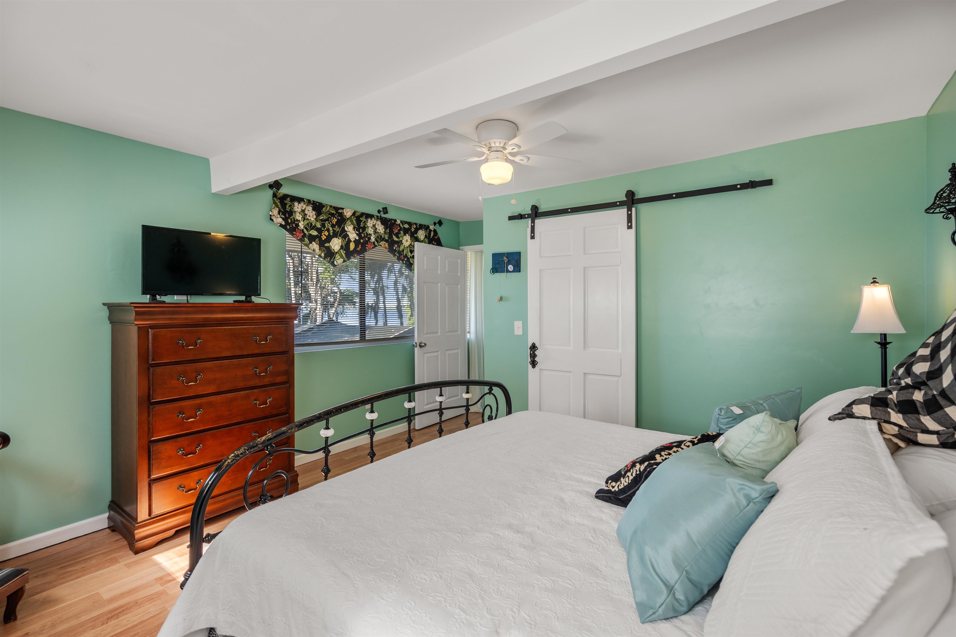 Image 33 of 60 For 8333 Colee Cove Rd