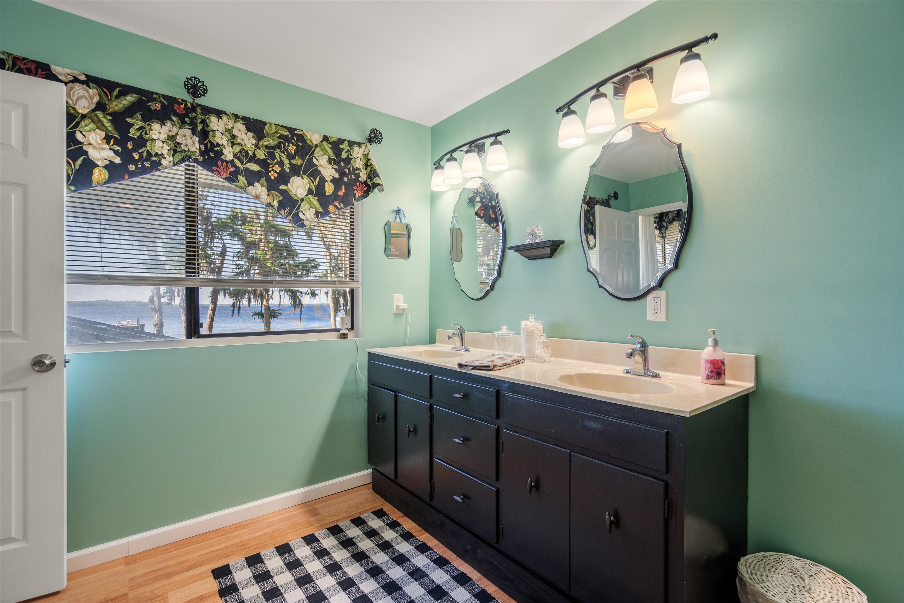 Image 36 of 60 For 8333 Colee Cove Rd