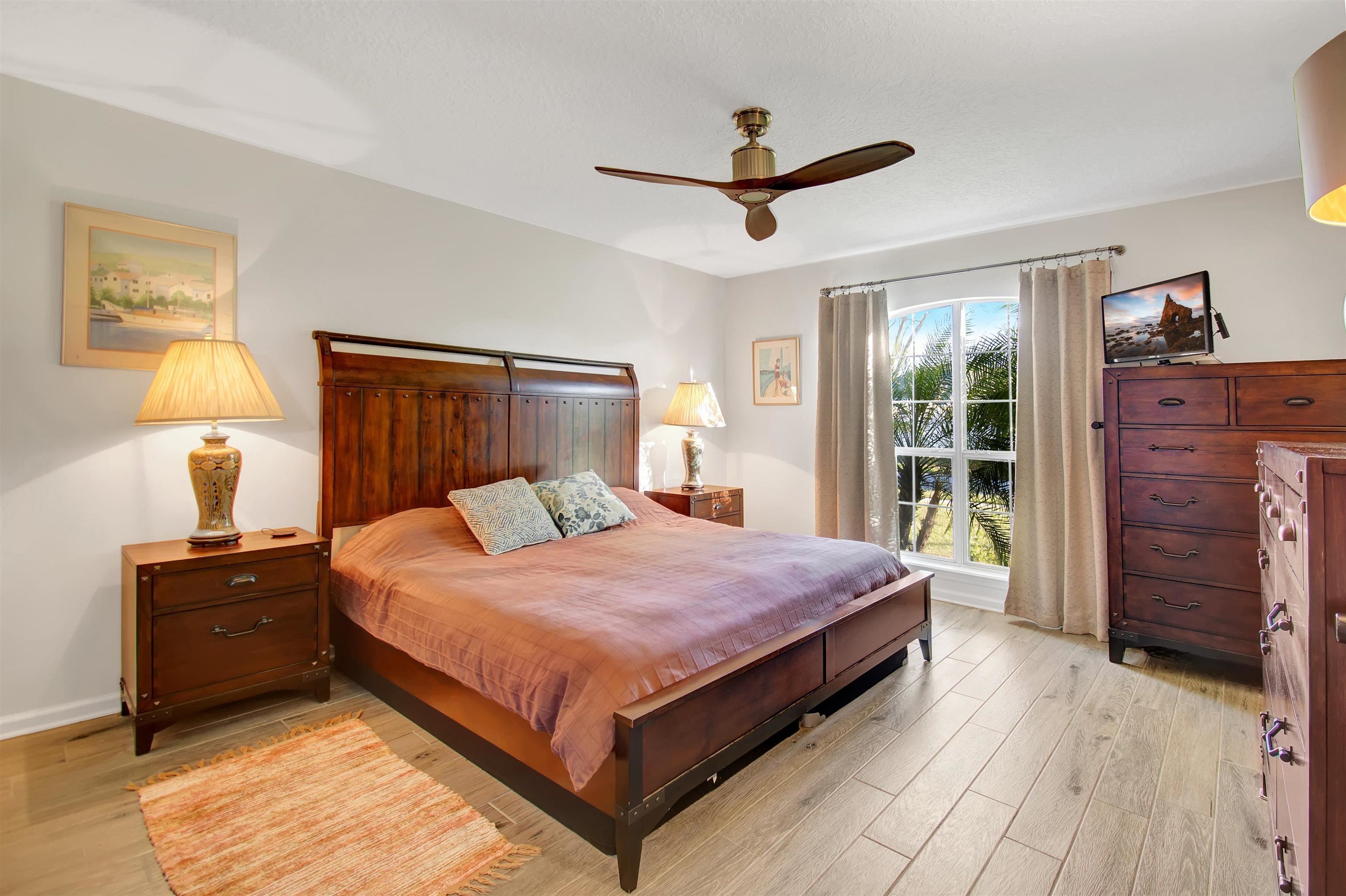 Image 14 of 33 For 880 Oak Arbor Circle