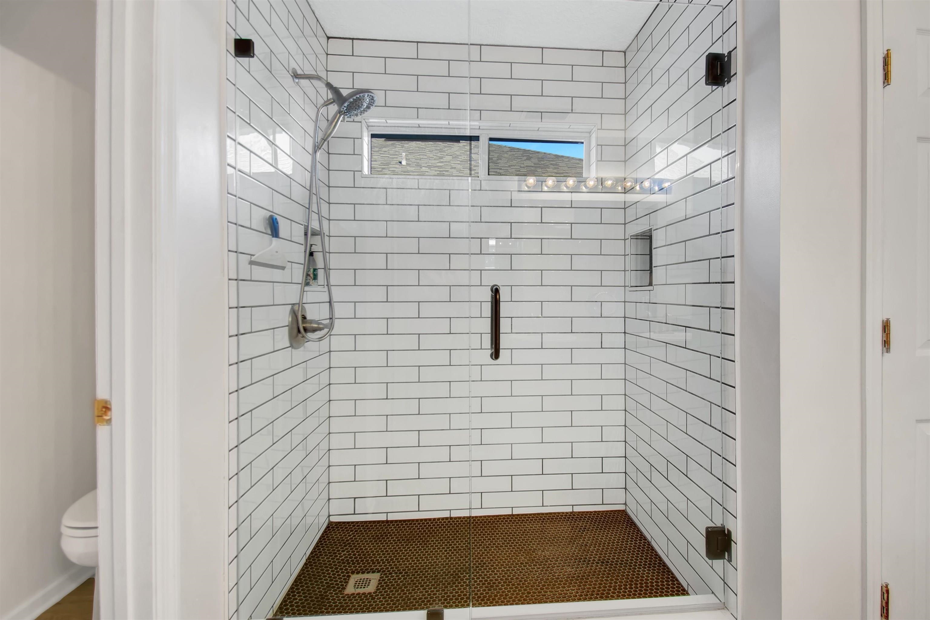 Image 19 of 33 For 880 Oak Arbor Circle