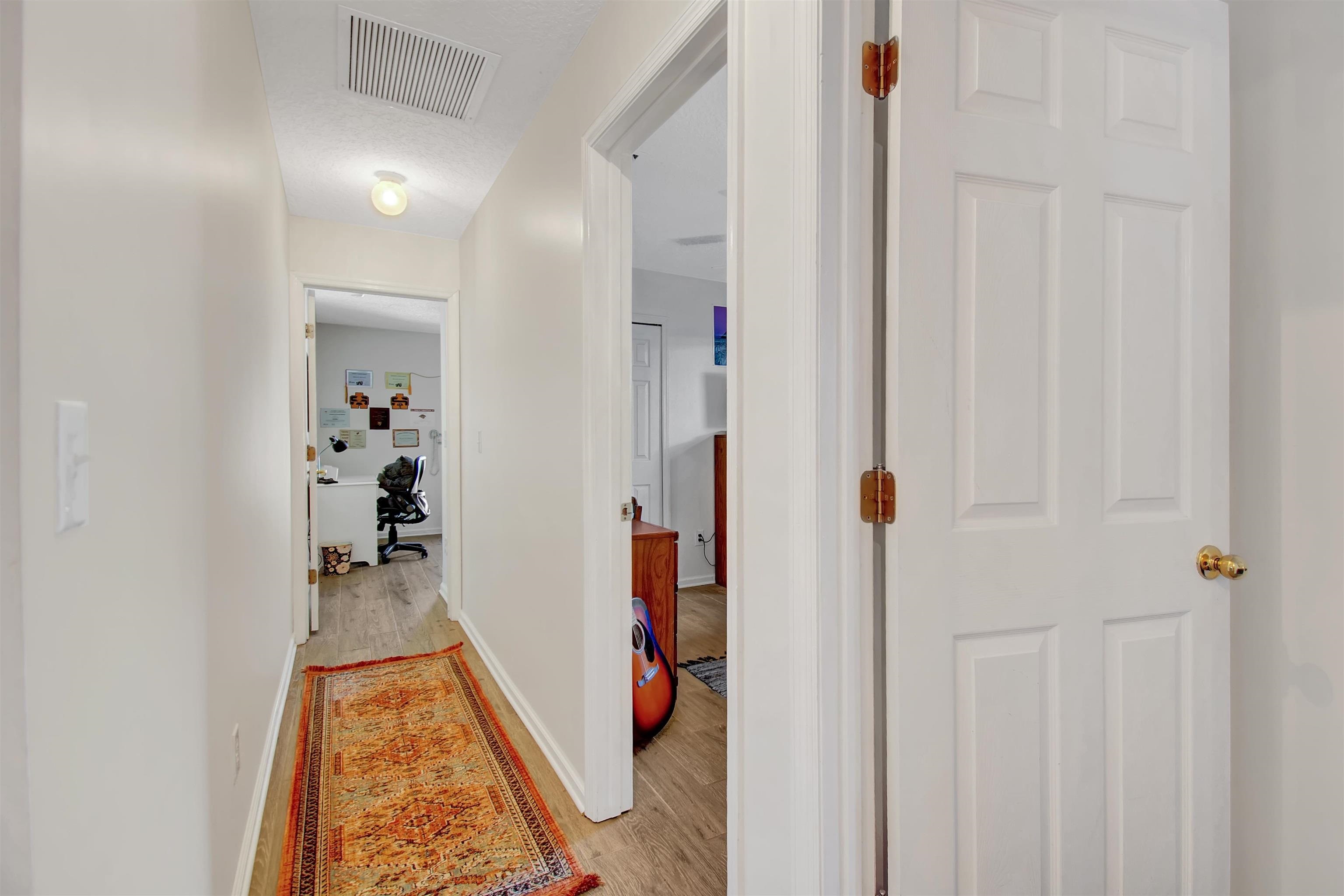 Image 20 of 33 For 880 Oak Arbor Circle