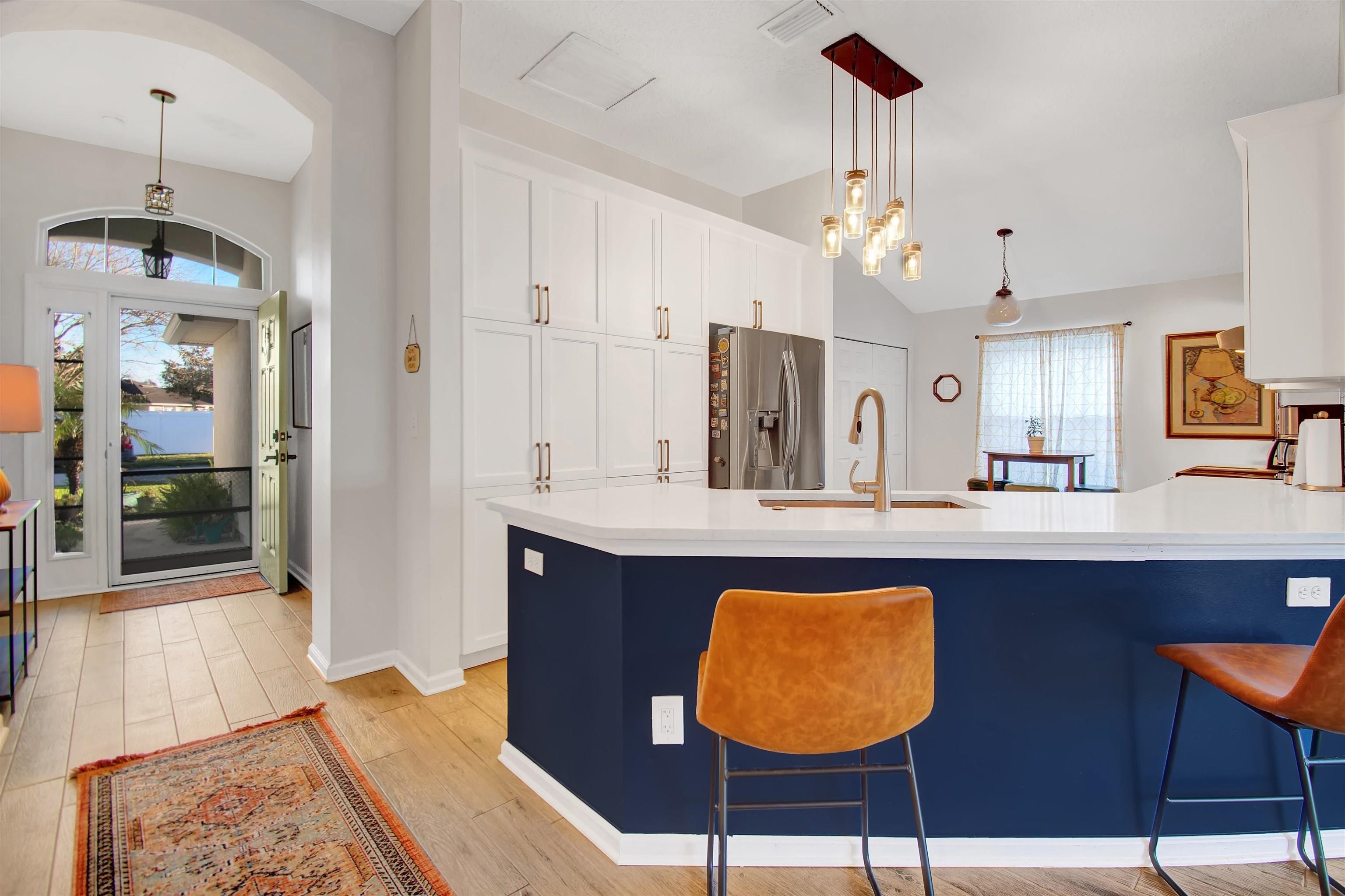 Image 4 of 33 For 880 Oak Arbor Circle