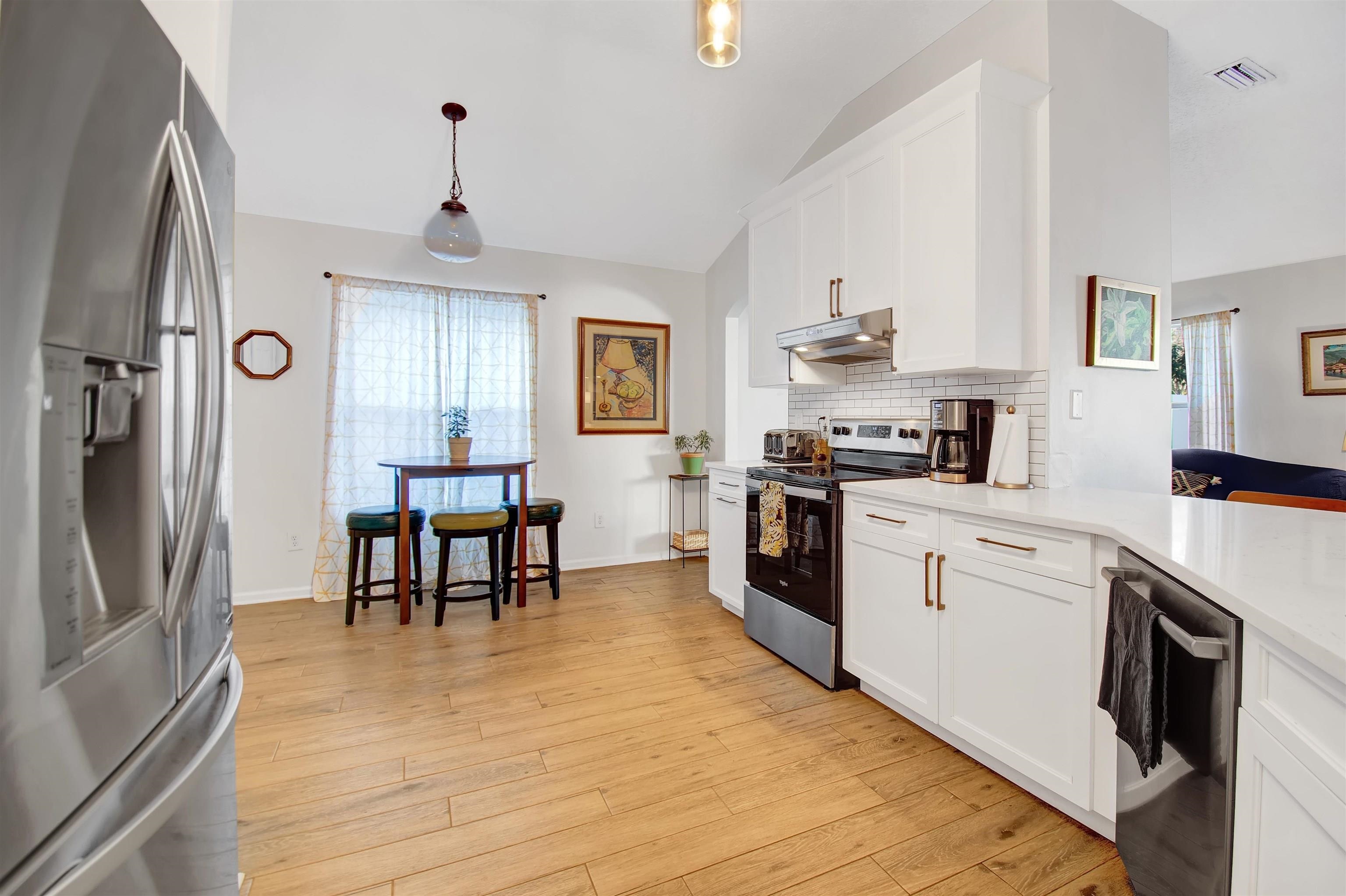 Image 7 of 33 For 880 Oak Arbor Circle