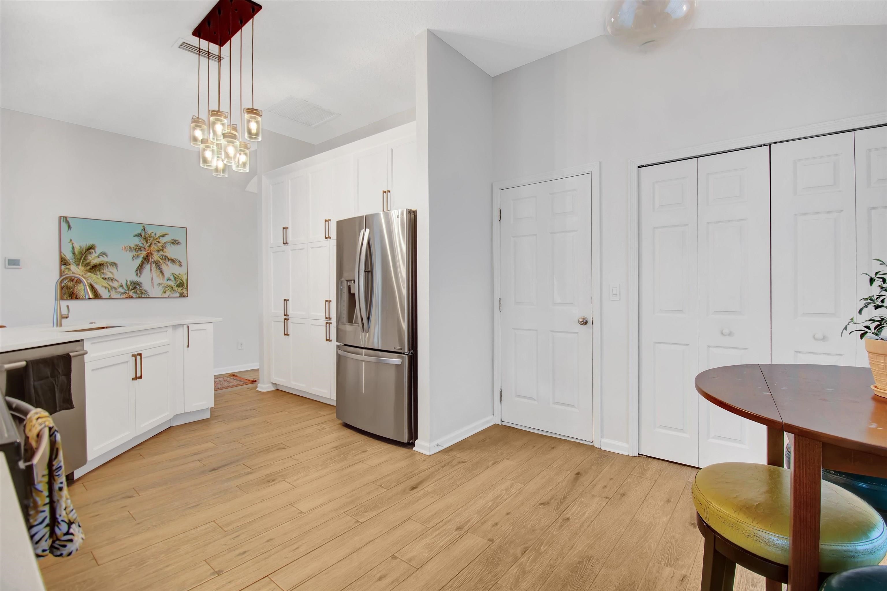 Image 8 of 33 For 880 Oak Arbor Circle