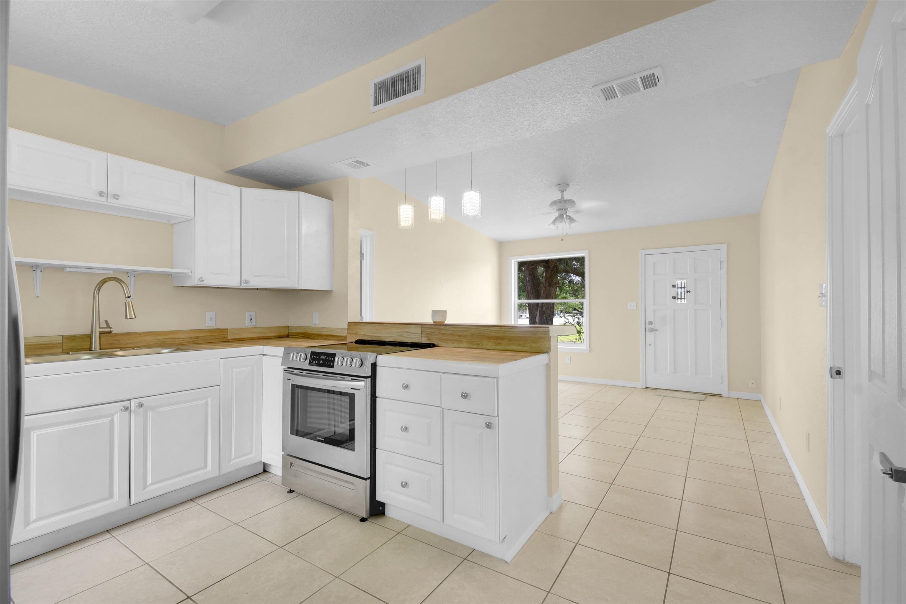 Image 11 of 38 For 228 Spring St