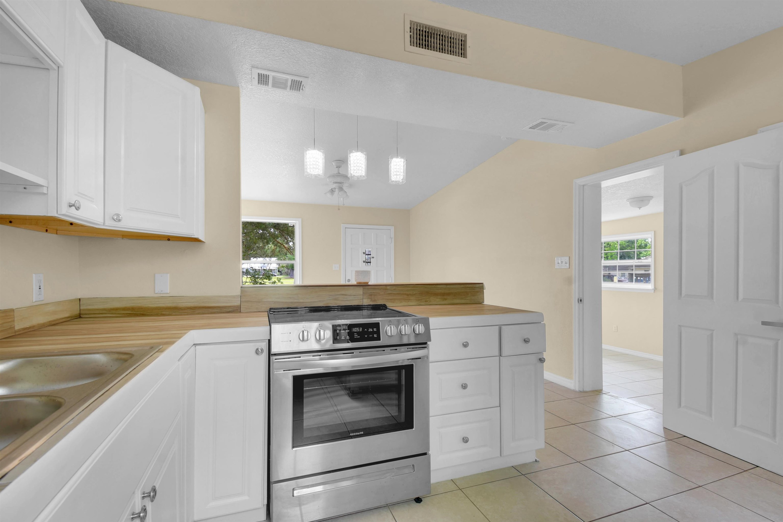 Image 13 of 38 For 228 Spring St