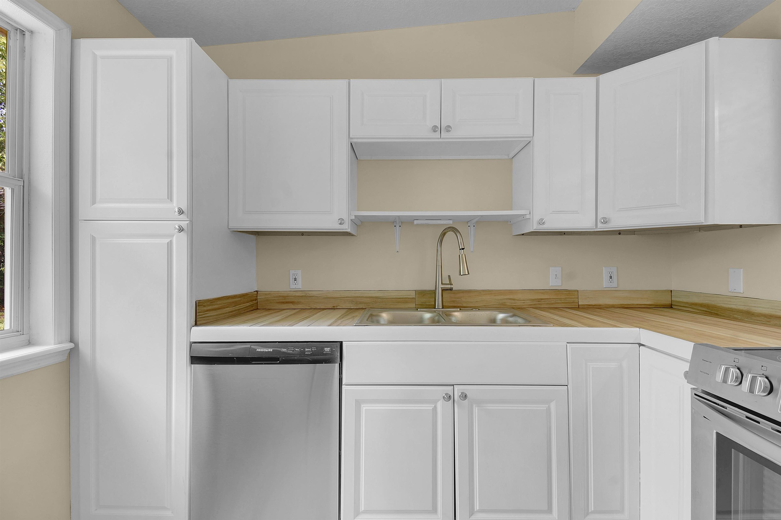 Image 14 of 38 For 228 Spring St