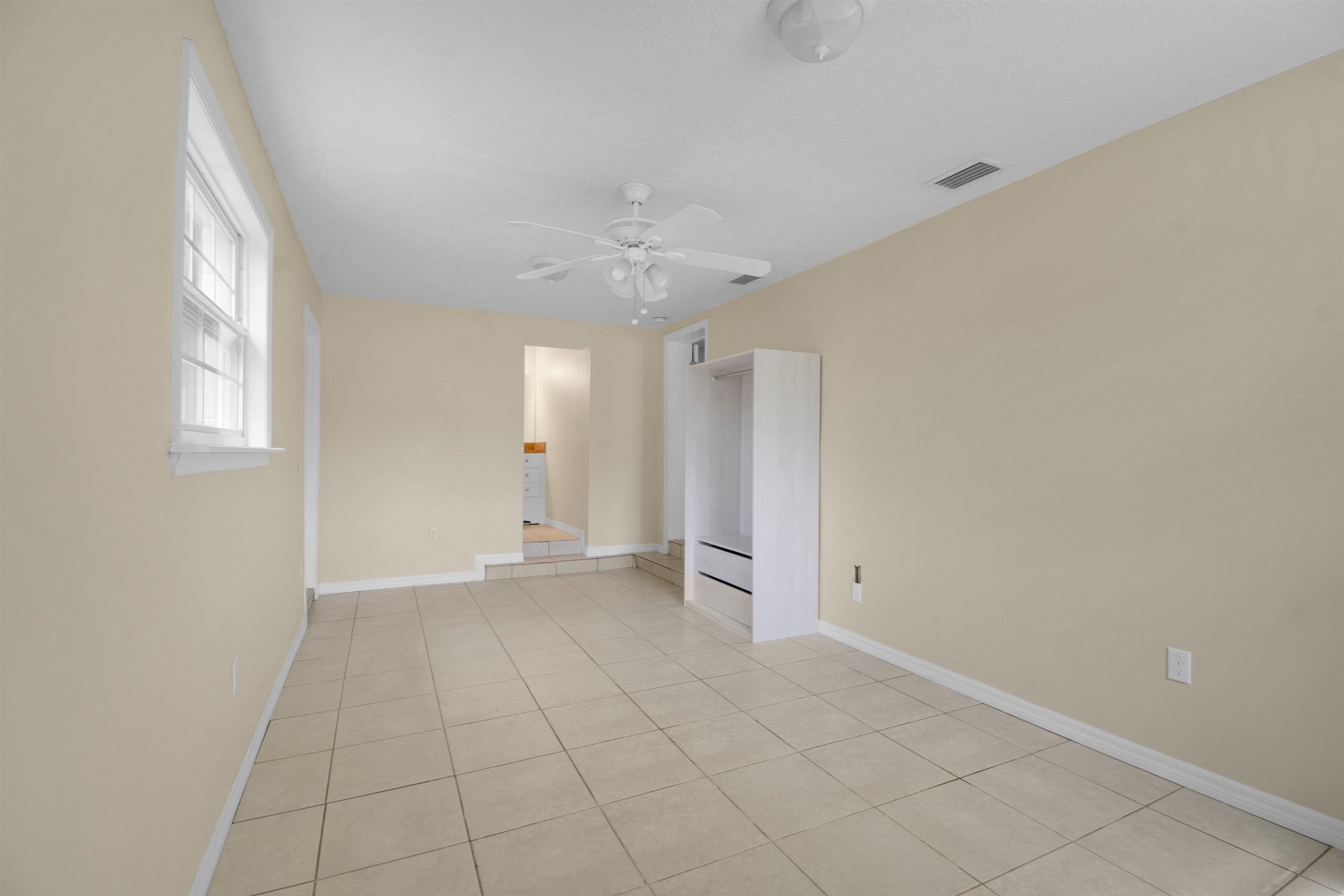 Image 17 of 38 For 228 Spring St