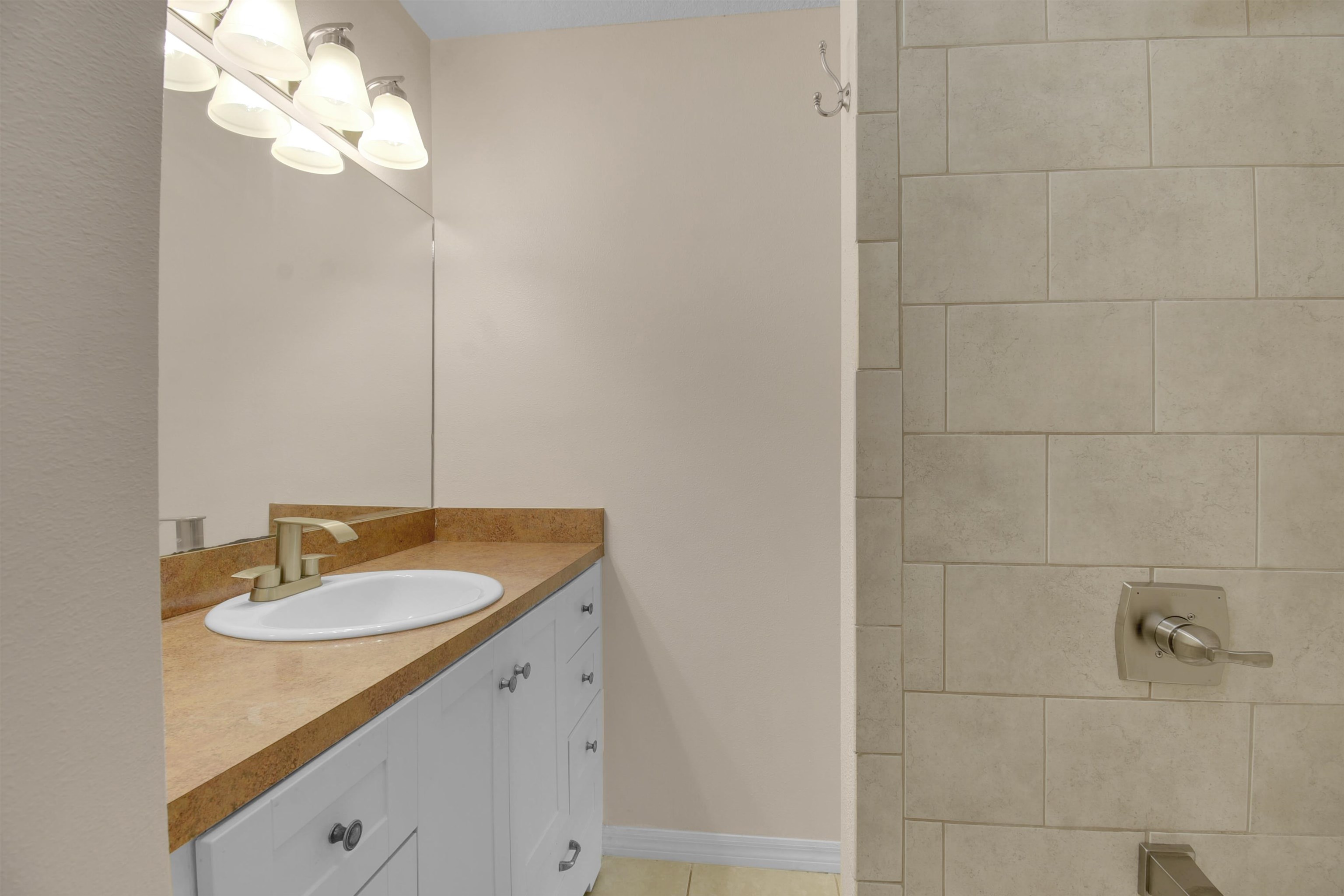 Image 20 of 38 For 228 Spring St