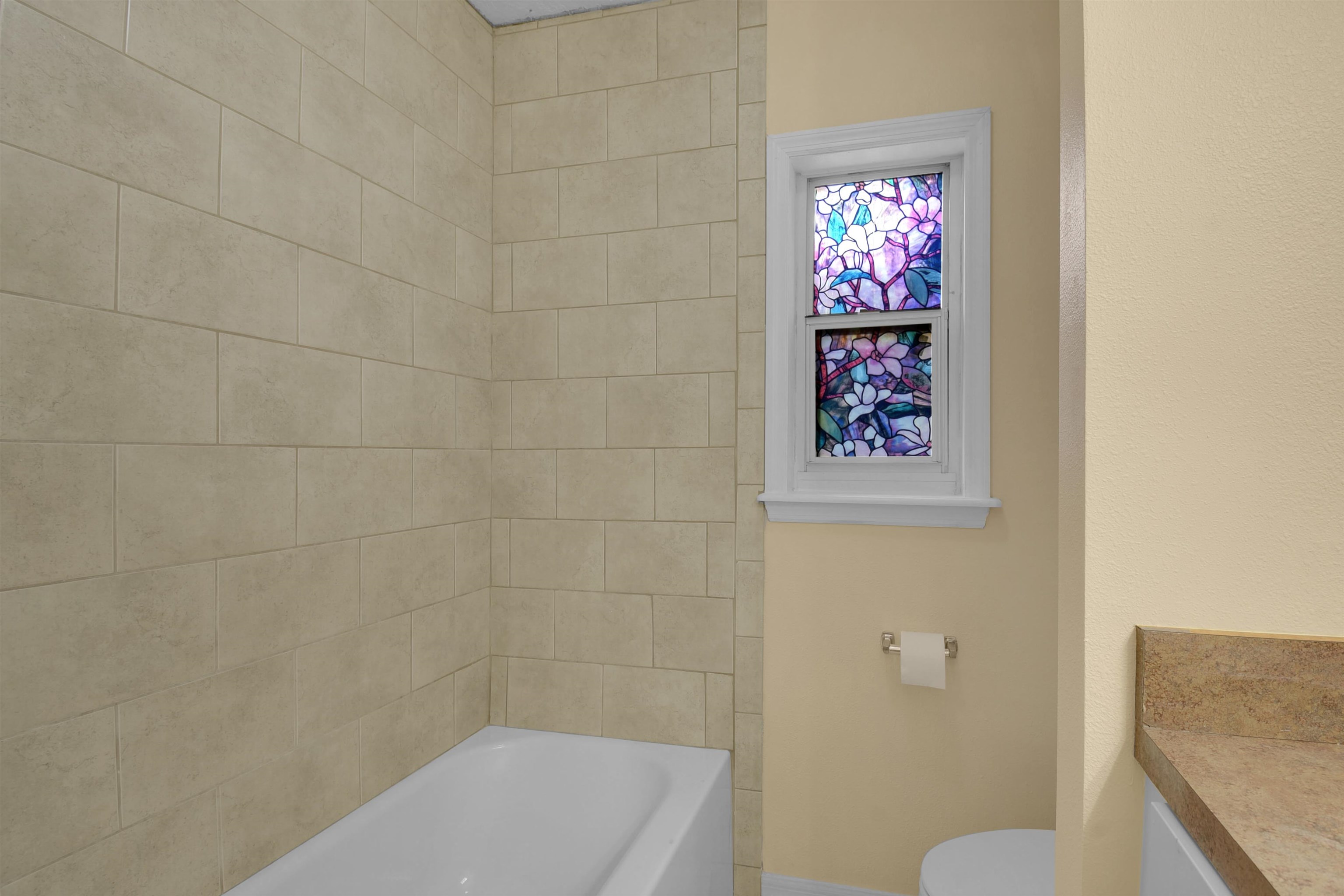 Image 21 of 38 For 228 Spring St