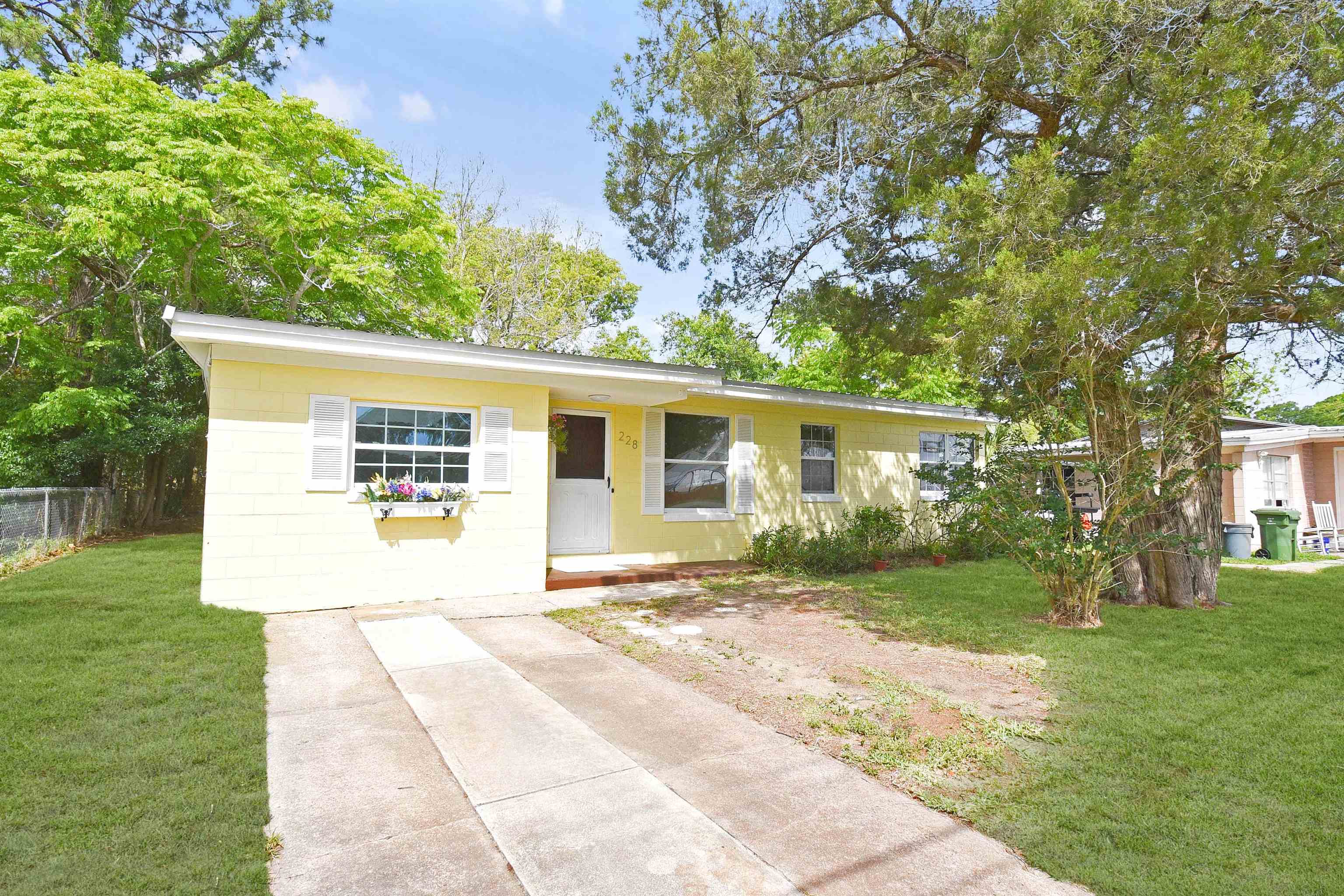 Image 3 of 38 For 228 Spring St