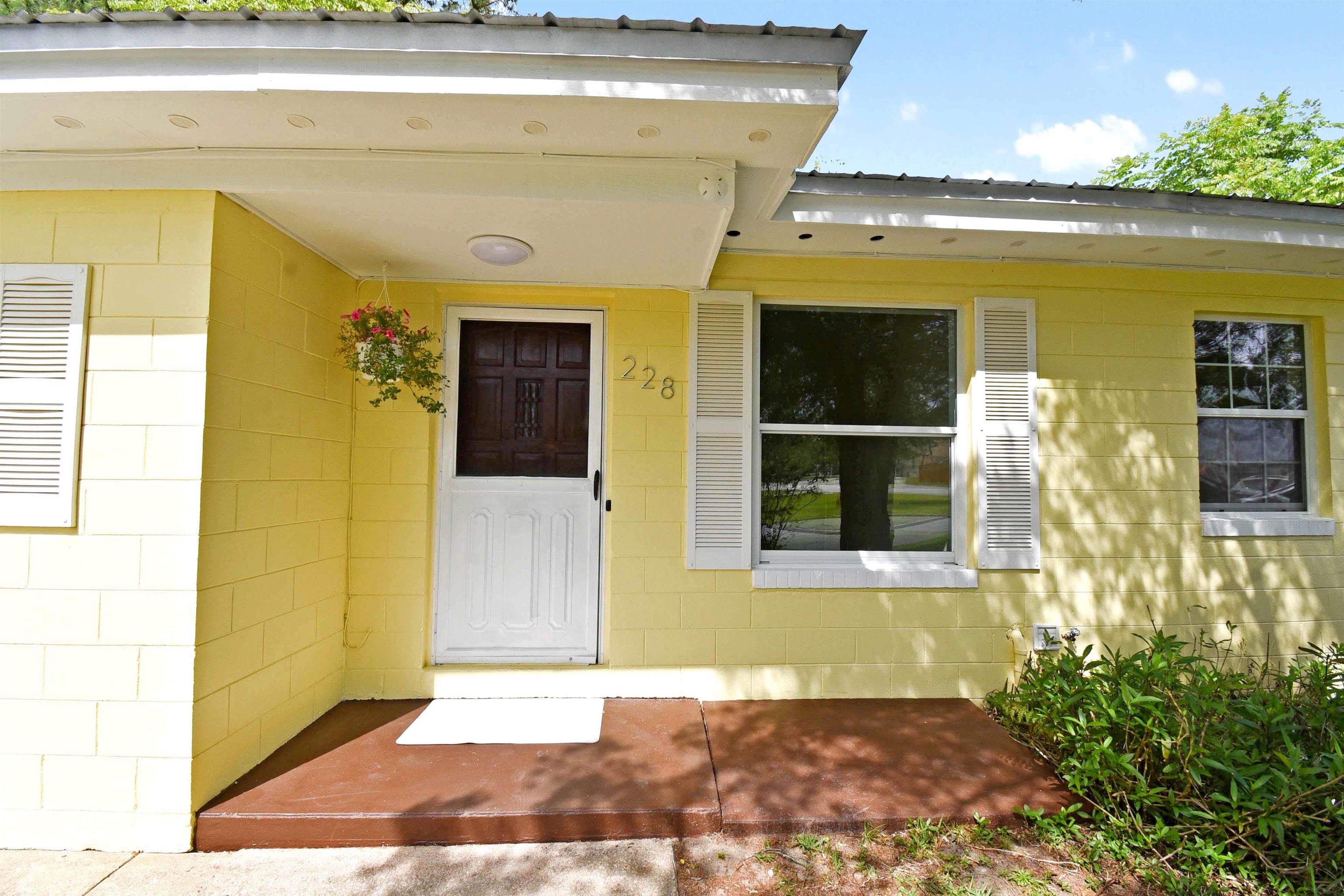 Image 4 of 38 For 228 Spring St