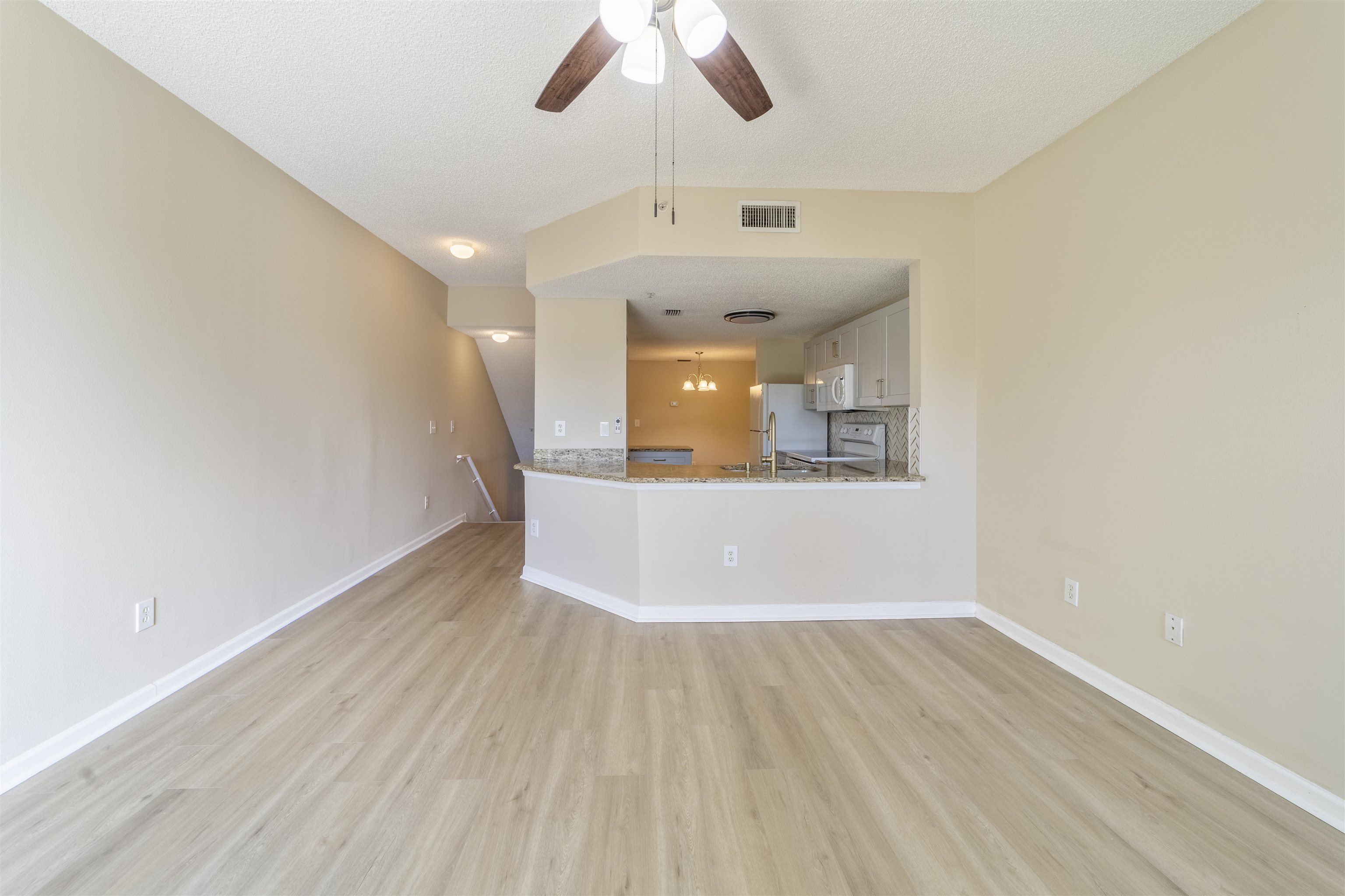 Image 10 of 59 For 4000 Grande Vista Blvd  15-130