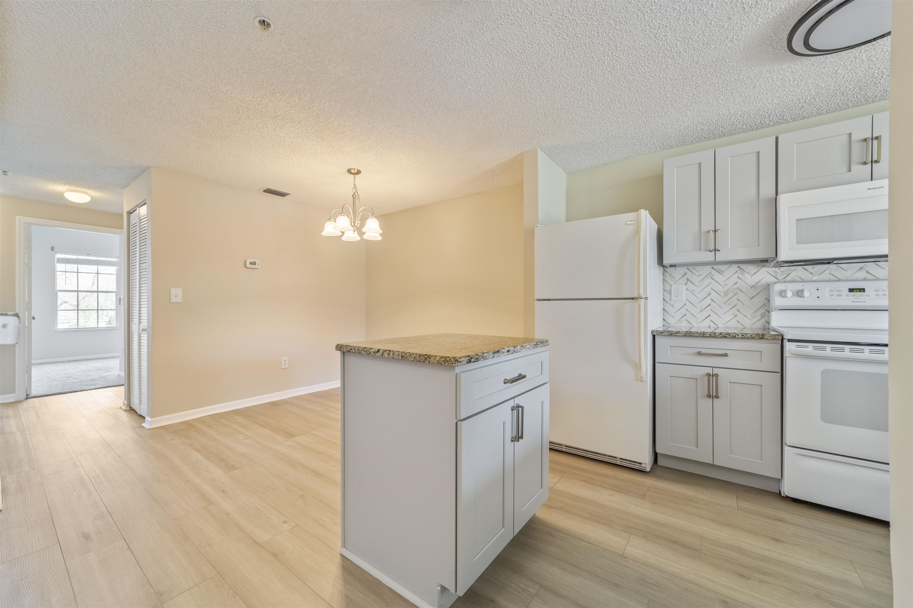 Image 17 of 59 For 4000 Grande Vista Blvd  15-130