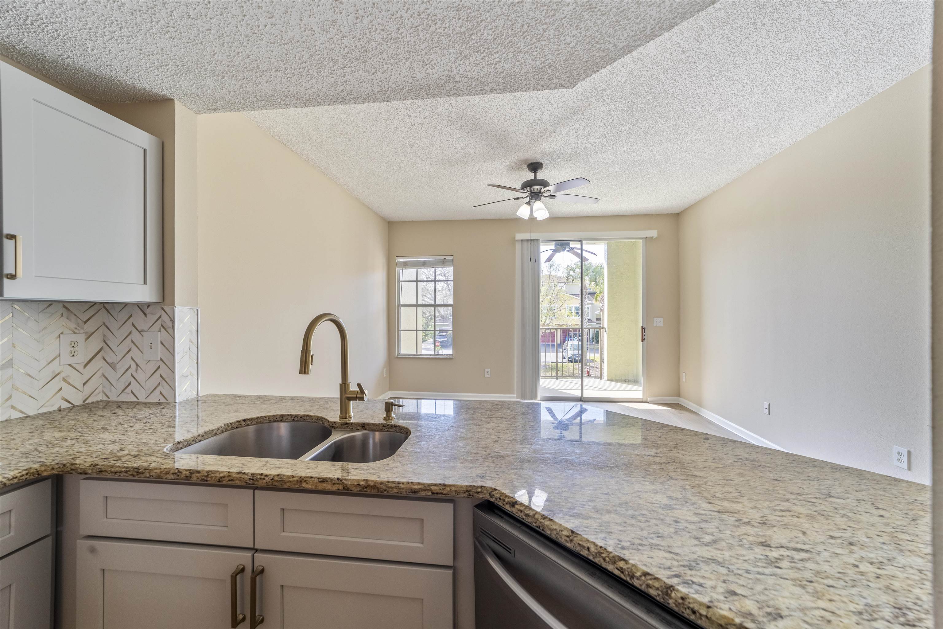 Image 19 of 59 For 4000 Grande Vista Blvd  15-130