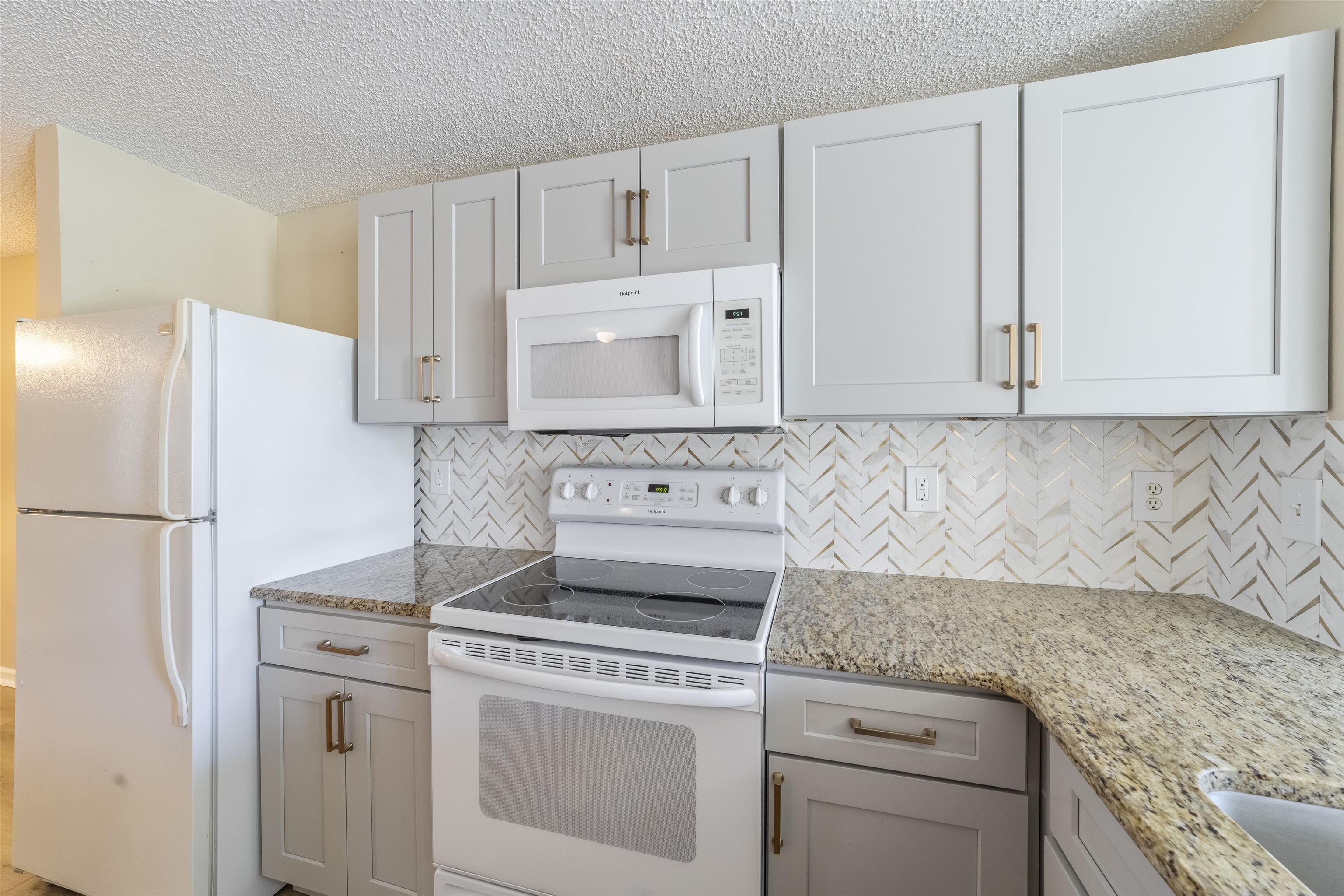 Image 20 of 59 For 4000 Grande Vista Blvd  15-130