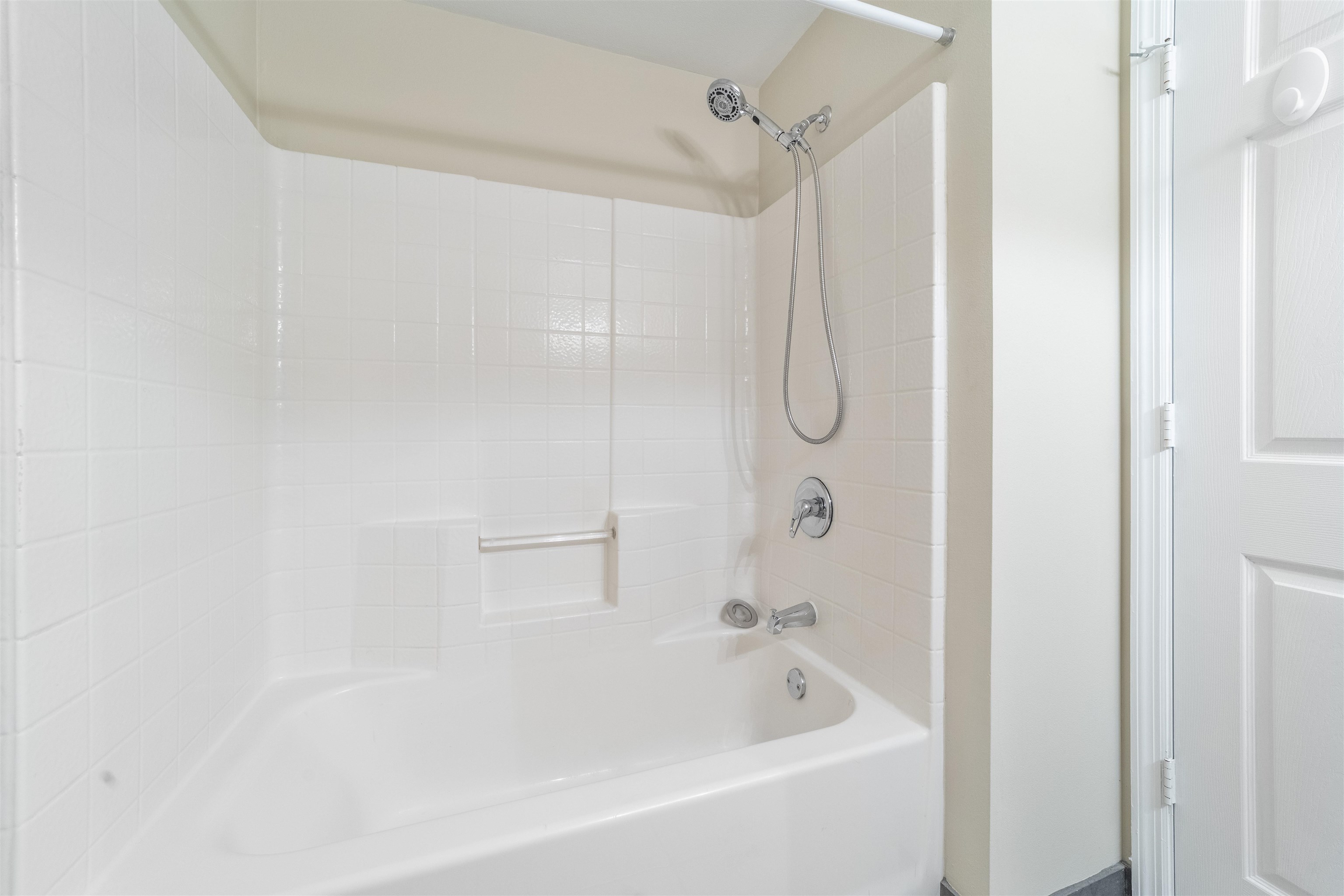 Image 28 of 59 For 4000 Grande Vista Blvd  15-130